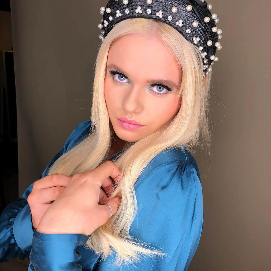 アリ・シンプソンさんのインスタグラム写真 - (アリ・シンプソンInstagram)「look one 🦋💎 @garboandkelly coming soon」8月22日 7時11分 - allisimpson