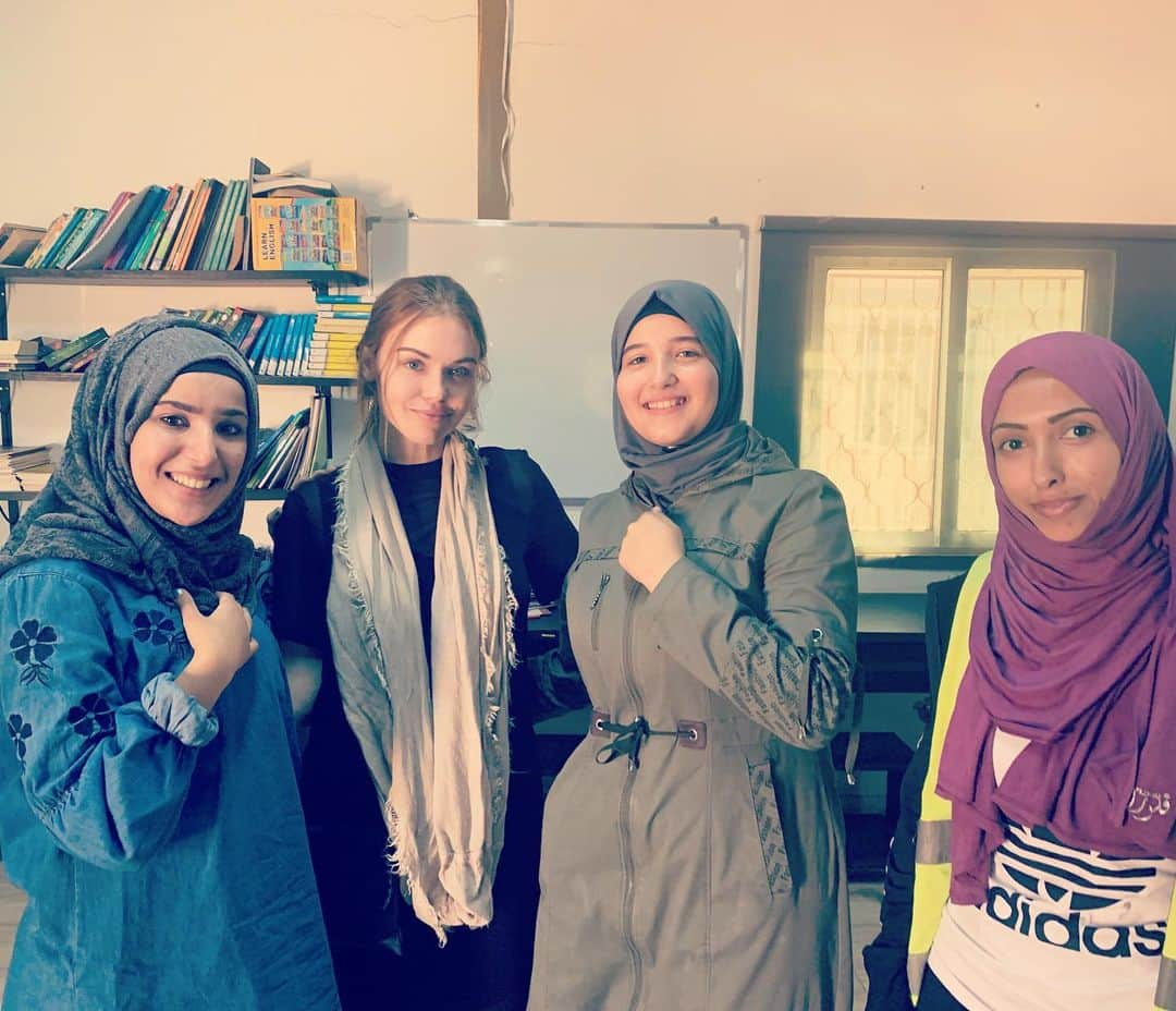 ホーランド・ロデンさんのインスタグラム写真 - (ホーランド・ロデンInstagram)「The PLEASURE!! I have to be back in @careorg film school in Azraq refugee camp. I would love for you to be a part of their stories. We got to sit in on a script writing session where we heard five drastically different stories. From having already been separated from your husband for five days at a border crossing and making the tough decision to leave your children at a border crossing to assist another mother in labor in the middle of the night, to a modern Syrian love story, to 3 boys creating a school prank that delves into a horror story, to a boy telling the story of his best friends father’s death through the metaphor of this tree they grew up next to- a tree they will never be able to see again- telling these stories most are teenagers! Their stories are harrowing, hilarious, and human. Please consider donating to @careorg film school- every dollar helps to change who is telling the narrative of their own stories. Link in bio. -PS another familiar face Bushra :)❤️ crushing the script game as an actress ;)」8月22日 7時18分 - hollandroden