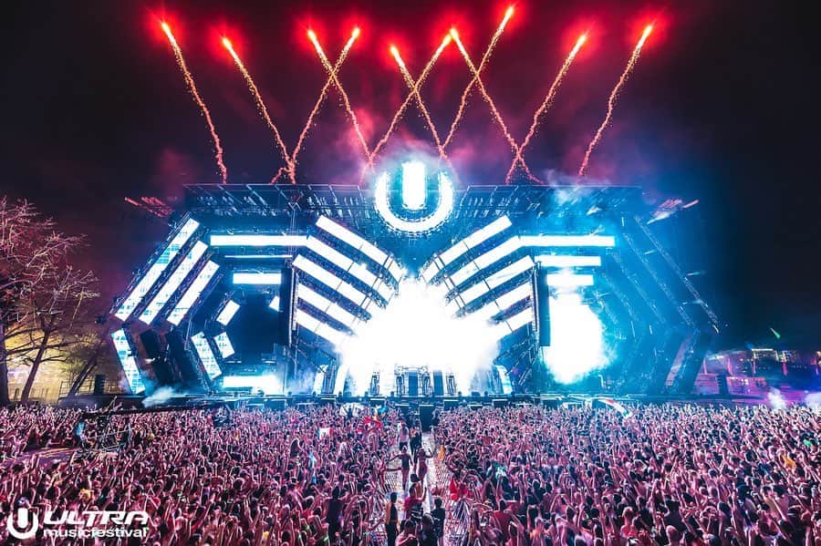 Ultra Music Festivalさんのインスタグラム写真 - (Ultra Music FestivalInstagram)「Which Ultra Main Stage is your favorite?  Swipe left to view some of our best shots from the years...」8月22日 7時19分 - ultra
