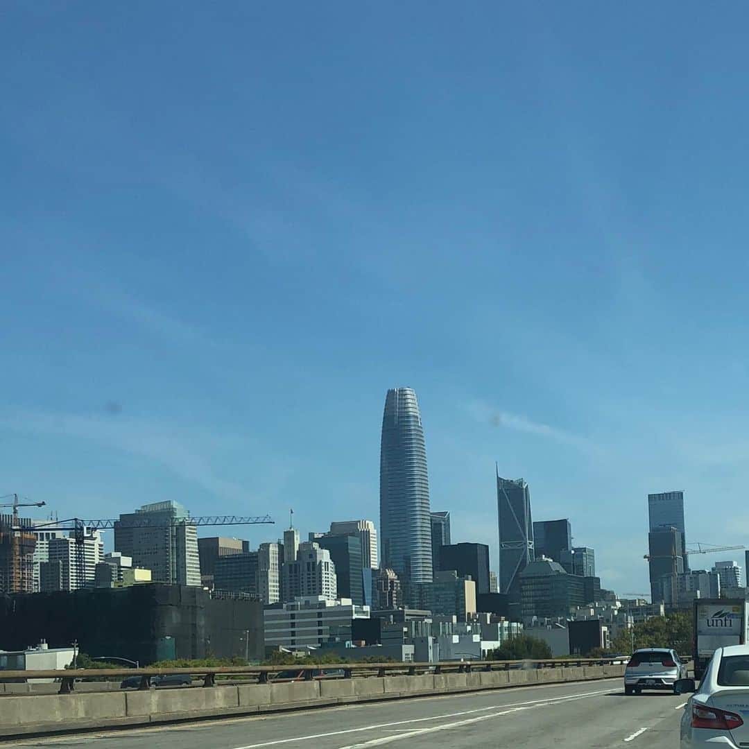 メリッサ・ジョーン・ハートさんのインスタグラム写真 - (メリッサ・ジョーン・ハートInstagram)「Another day another skyline. Driving thru San Fran on my way home! I ❤️ to drive!」8月22日 7時30分 - melissajoanhart