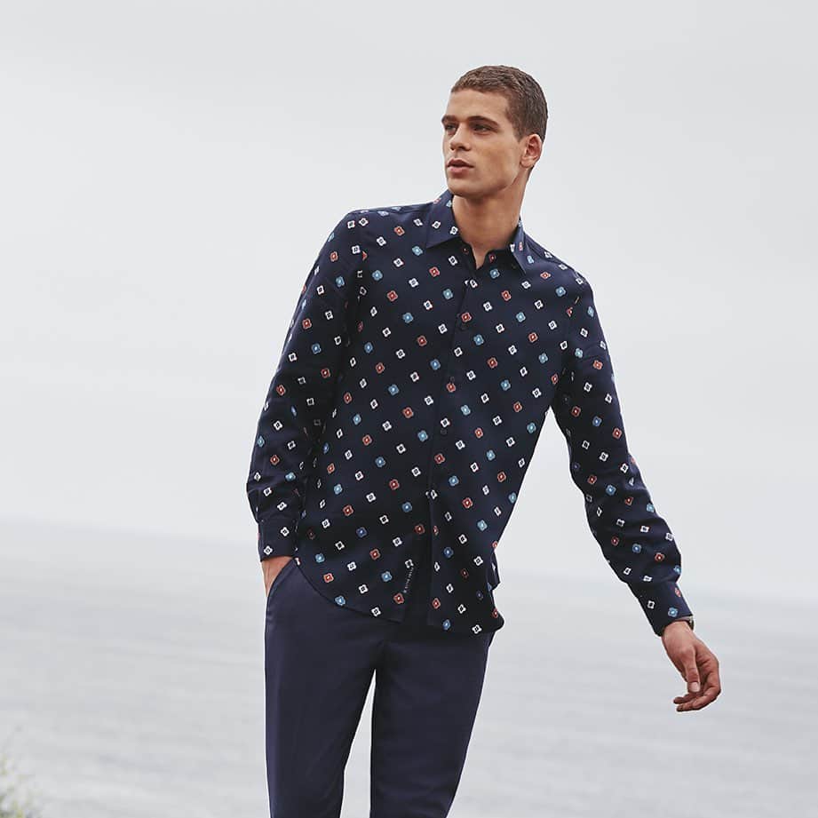 ペリーエリスのインスタグラム：「A cheerful allover print featuring multi-colored medallions makes this button-down shirt stand out from the pack. Tap to shop. #PerryEllis #LifeReadySince1976」