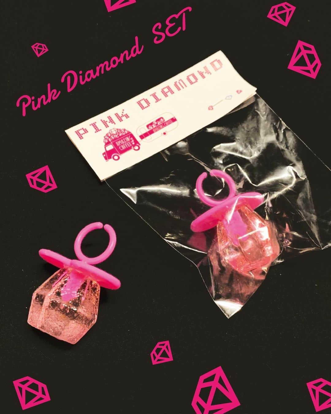 AMAZING COFFEEさんのインスタグラム写真 - (AMAZING COFFEEInstagram)「. 💎PINK DIAMOND×AMAZING COFFEE☕️ . CrazyBoy Digital Single 『PINK DIAMOND』発売記念 . AMAZING COFFEEとのコラボドリンクが登場✨🥤 . 『PINK DIAMOND』の発売を記念して、チョコモ〜モ〜をベースにしたピンクチョコモ〜モ〜を全店舗とTERMINAL CAFEにてお楽しみいただけます💎✨ . また、 DIAMOND型リングキャンディもSET販売💍 . ぜひ、バリエーション豊富なピンクチョコモ〜モ〜をお楽しみください💁‍♀️ . ※TERMINAL CAFEではPINK DIAMONDセットのみの販売となります。 ※TOKYO HANEDA AIRPORTではカクテルとのPINK DIAMONDセット販売はございません。 ※大変申し訳ございませんが各店舗、準備数に達し次第、販売終了とさせて頂きますのでご了承くださいませ。 . 【販売期間】 8/23(金)〜9/1(日) ※TERMINAL CAFEのみ8/23(金)〜9/2(月) . 【商品名】 💎ダイヤモンドピンクモ〜モ〜 ～シャリシャリsexy～ ・TOKYO NAKAMEGURO . 💎ダイヤモンドピンクモ〜モ〜 ～タッピーgirl～ ・YOKOHAMA BAY ・OSAKA SOUTH SIDE ・TERMINAL CAFE . 💎ダイヤモンドピンクモ〜モ〜 ・YOKOSUKA BEACH SIDE ・TOKYO HANEDA AIRPORT . 💎ダイヤモンドピンクモ〜モ〜 ～ラストサマーナイト〜 ※TOKYO HANEDA AIRPORT限定(カクテル) . 【販売価格】 650円(税込) ドリンクのみ 850円(税込) リングキャンディとSET 1000円(税込) カクテル . 【取扱店舗】 ・TOKYO NAKAMEGURO ・YOKOHAMA BAY ・OSAKA SOUTH SIDE ・YOKOSUKA BEACH SIDE ・TOKYO HANEDA AIRPORT ・AMAZING TERMINAL CAFE . #PINKDIAMOND #AMAZINGCOFFEE #CrazyBoy #CB #AMeCO #アメコ #coffee @elly24soul @thetokyohaneda_official  @izakaya_exile」8月22日 8時00分 - amazing_coffee_official