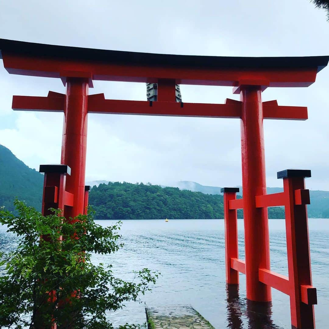 ミズノマリさんのインスタグラム写真 - (ミズノマリInstagram)「ロマンスカーからの、ぶらりバス旅 #箱根神社 #九頭龍神社」8月22日 13時30分 - mari_mizuno