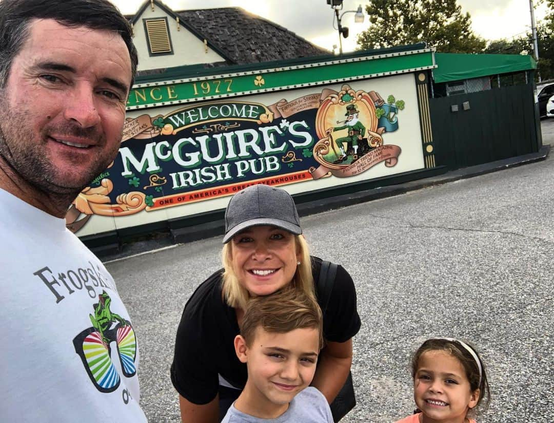 バッバ・ワトソンさんのインスタグラム写真 - (バッバ・ワトソンInstagram)「Family loves eating at McGuires!! @mcguirespensacola #PensacolaLife」8月22日 8時16分 - bubbawatson