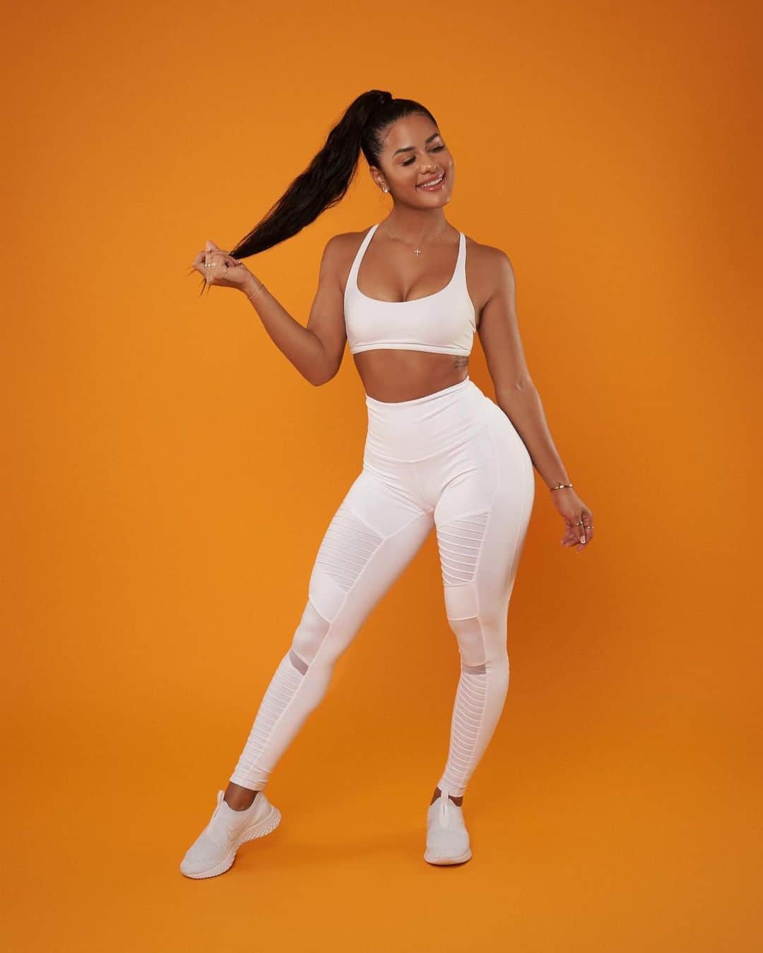 Katya Elise Henryさんのインスタグラム写真 - (Katya Elise HenryInstagram)「hola #WBK babes! Introducing my WBK THICC challenge in SPANISH! Can’t wait to get started with all my español girls - Sept 2 - save the date! A trabajar, chicas! 🍑🔥 LINK IN BIO to secure your spot! . @workouts_by_katya」8月22日 8時21分 - katyaelisehenry