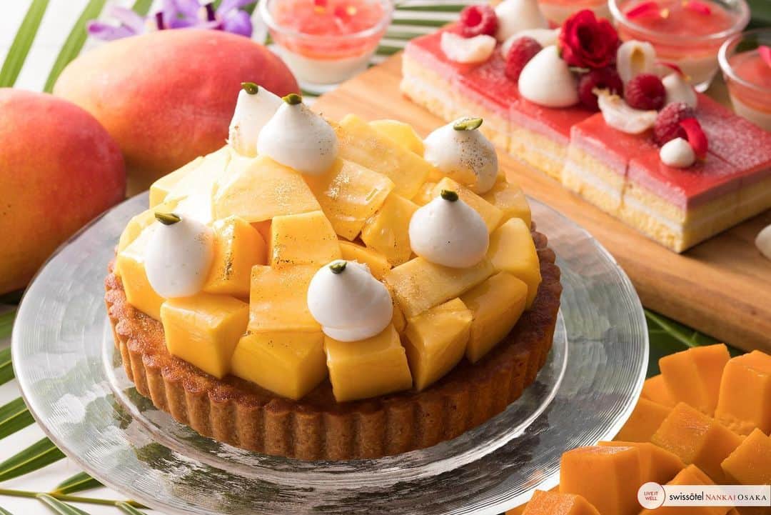 のインスタグラム：「トロピカルなデザートブッフェ。 あなたの好きな夏のフルーツは？ #タボラ36 #スイーツビュッフェ #ランチブッフェ  Tropical inspired sweetness. What's your favorite summer dessert? #Tavola36Osaka #Tavola36TropicalSweetBuffet #Tavola36SweetBuffet」