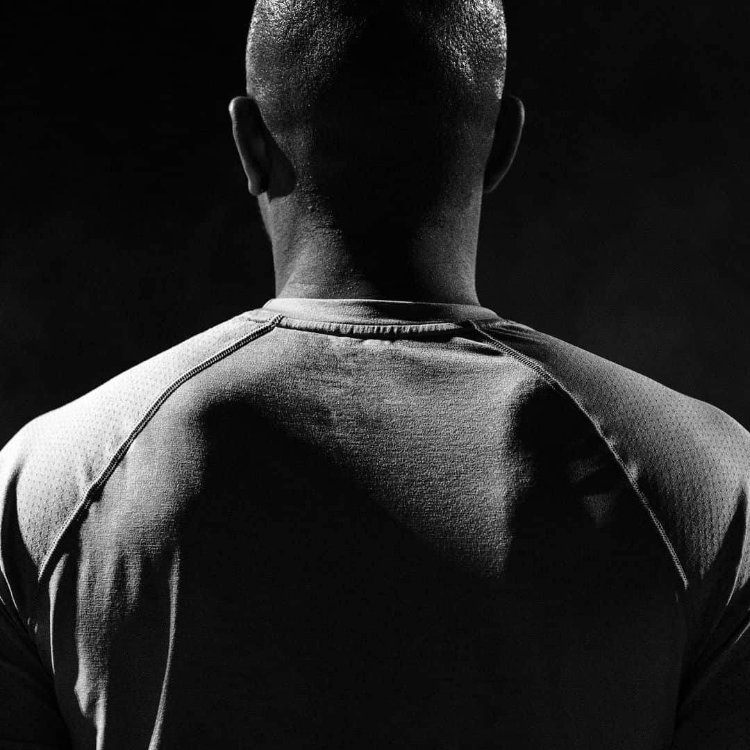 のインスタグラム：「Our machine knit Training Shirt with seamless body construction, designed to meet the demands of high-output training. ⁣ ⁣ Shop the Performance collection at ReigningChamp.com and at Reigning Champ Flagship Stores. ⁣ ⁣ #ReigningChamp #ReigningChampPerformance」