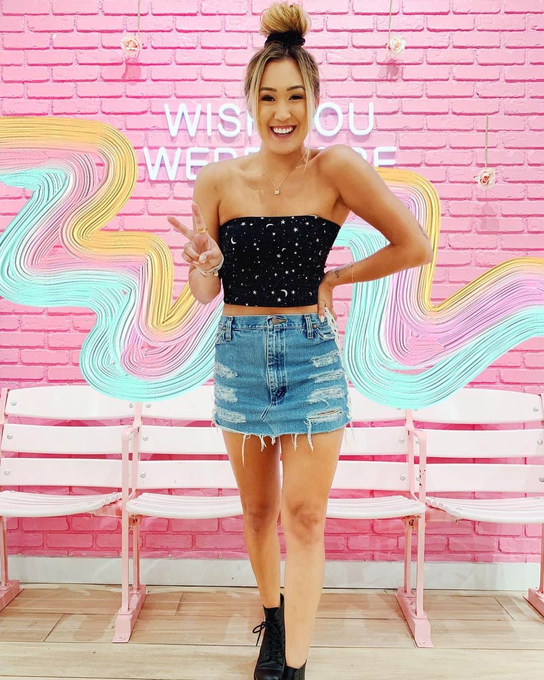 Lauren Riihimakiさんのインスタグラム写真 - (Lauren RiihimakiInstagram)「omg #prettylittlelaur fam I’m doing my FIRST EVER LOS ANGELES MEET UP!!!! come hug my face THIS sunday at @rileyrose to celebrate the launch of the LaurDIY stationery line in @forever21 + @rileyrose 💗🙌🏻😭 all details on second pic!! Im so grateful for this opportunity and CANT WAIT TO SEE YOU ✨✨✨」8月22日 9時37分 - laurdiy