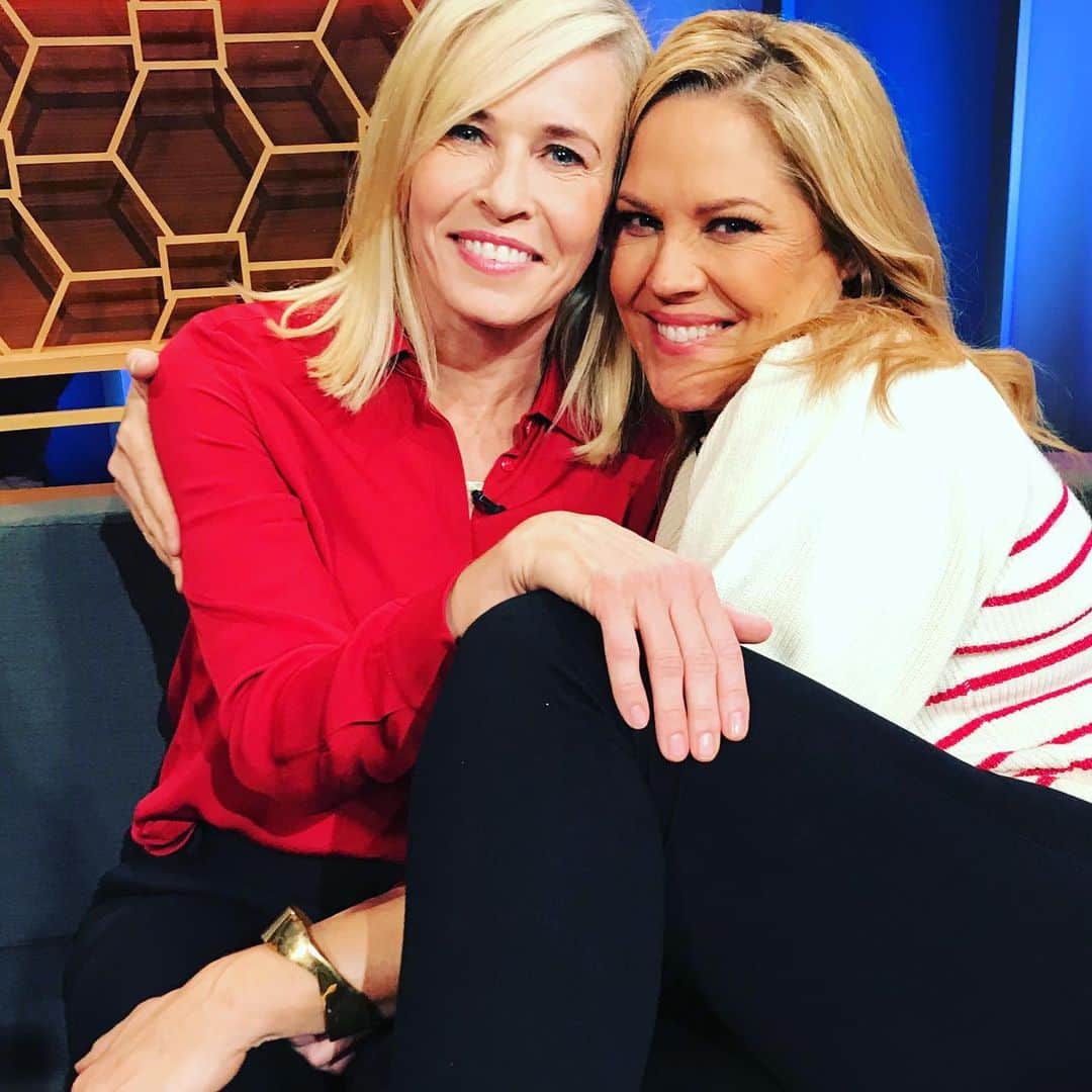 メアリー・マコーマックのインスタグラム：「I got to play 25 Words or Less today with this lunatic! @chelseahandler @25wordsorlesstv」