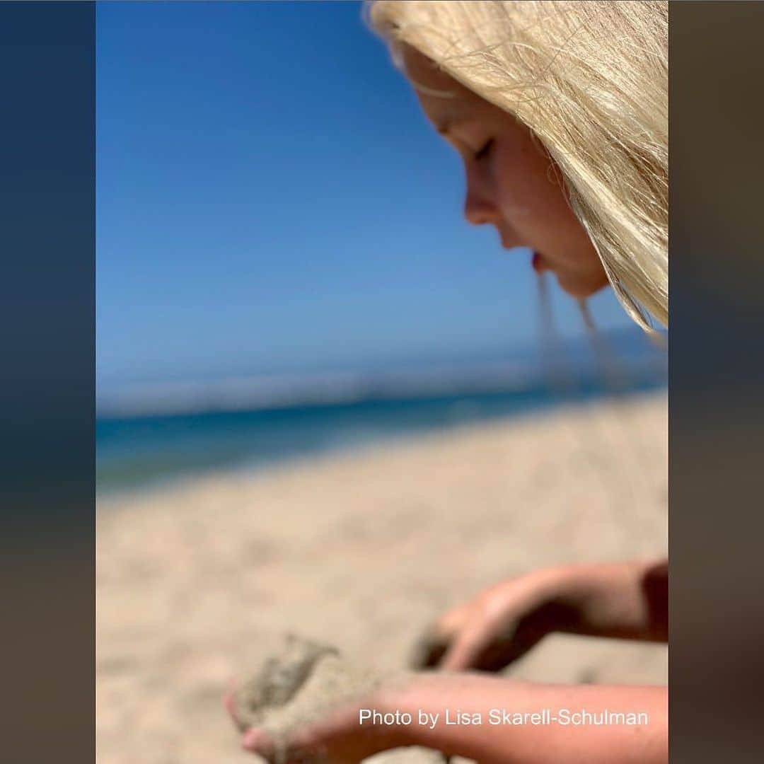 マーク・シュルマンさんのインスタグラム写真 - (マーク・シュルマンInstagram)「❤️ #repost @lisaskarellschulman Soaking up the last day of summer on the beach before school begins tomorrow. We ❤️CA! @markyplanet」8月22日 9時59分 - markyplanet