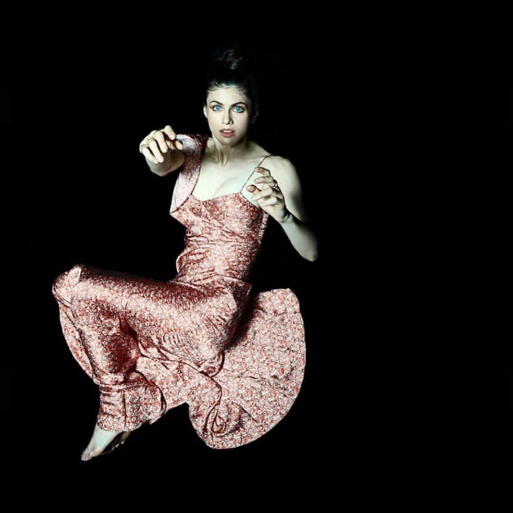 のインスタグラム：「Half way through the week! @alexandradaddario 💫🥰 in #zacposen styled by @serrageris #AlexandraDaddario」
