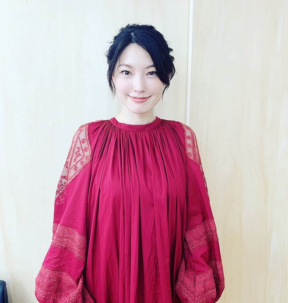 森貴美子さんのインスタグラム写真 - (森貴美子Instagram)「このぐらい深い赤色も、この秋きになる🍎 ・ ・ 🍎🍎🍎 ・ ・ #秋服 #가울 #衣装  #촬영 #撮影 #의상 #일본모델」8月22日 10時00分 - morikimi_morikimi