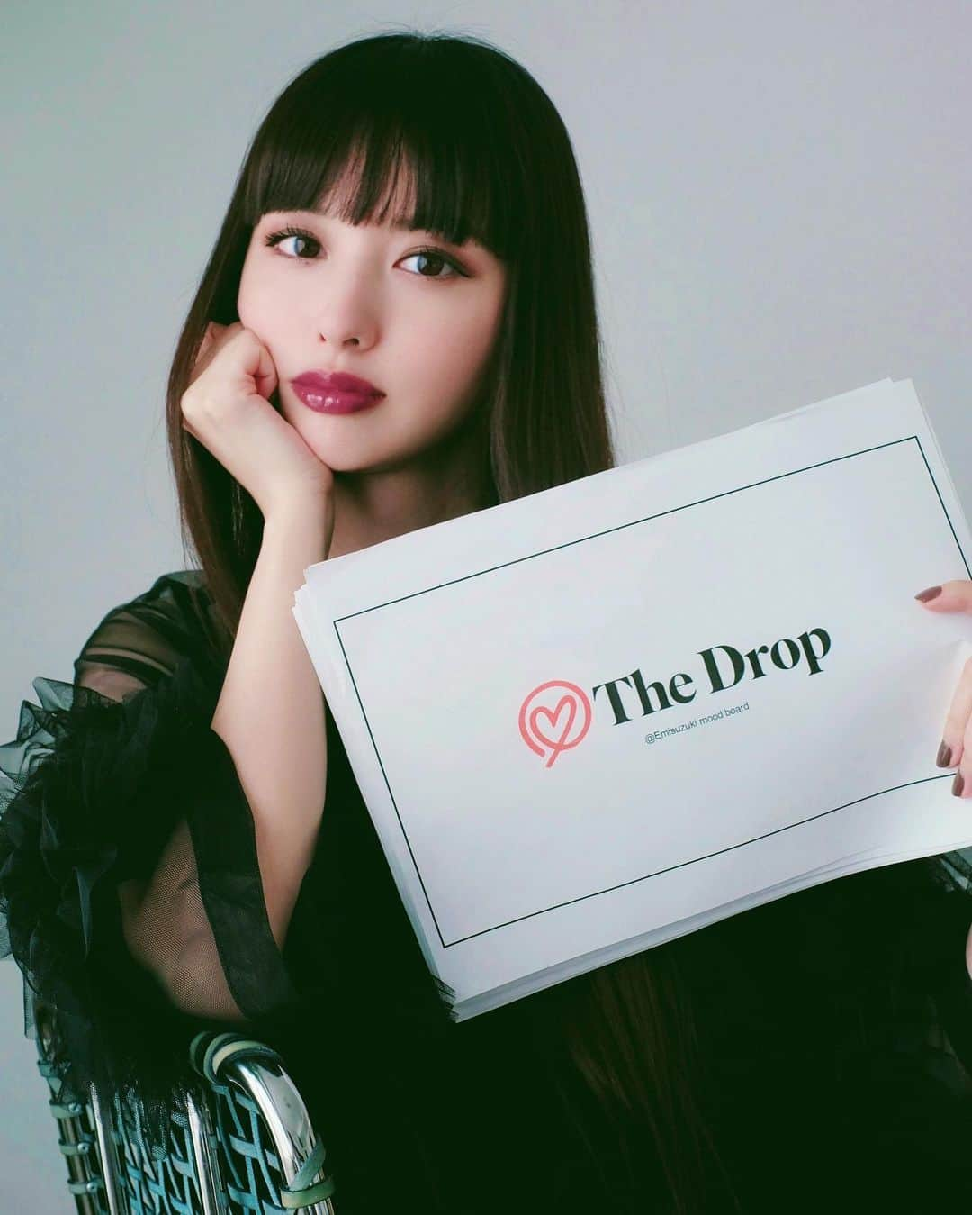 鈴木えみさんのインスタグラム写真 - (鈴木えみInstagram)「⚠️NEWS⚠️ おはよう！ニュースだよ😍 @amazonfashion の「The Drop」という企画に参加し、 いくつかお洋服を作ることになりました❣️ ・完全受注生産 ・受注から約2〜3週間で製造 ・購入者のフィットに合わせて製造されるセミオーダー というAmazon Fashionの新しい試みで、とてもワクワクしています💗エレガントでロマンティックなコレクションを製作中なので、是非楽しみにしていてね！ ㅤㅤㅤ 短い期間での限定販売になりますので、プロフィールに貼り付けたリンクにアクセスして、このコレクションに関する情報を受け取るための通知登録をしてね‼️🔥 @amazonthedrop ㅤㅤㅤ #emisuzukixthedrop #shopthedrop #ad」8月22日 10時20分 - emisuzuki_official