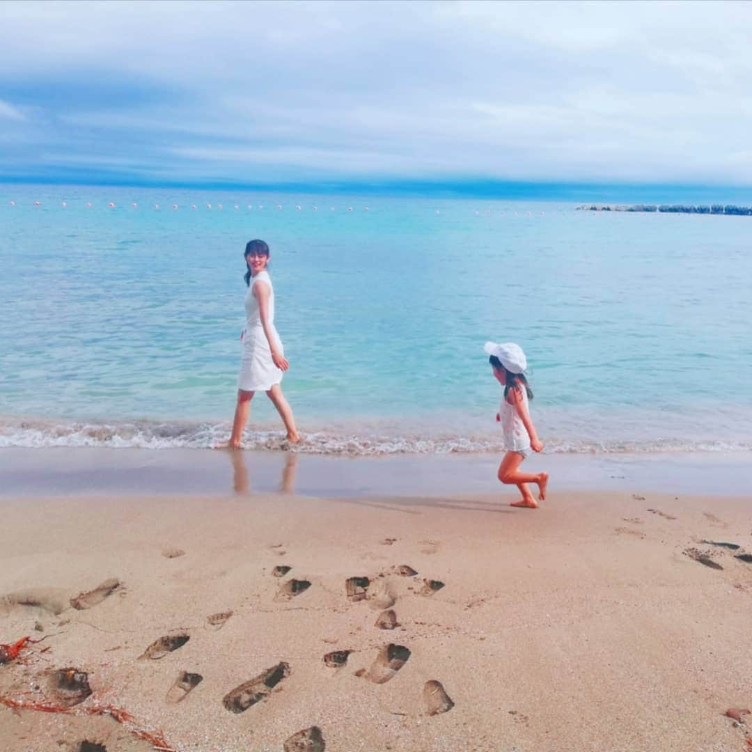 池田裕子さんのインスタグラム写真 - (池田裕子Instagram)「海3回行けた🌊 #島根 #塩浜海水浴場 #隠岐の島 #隠岐 #海 #姪っ子」8月22日 10時31分 - kurimushiyoukan