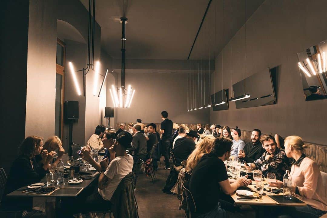 川上俊のインスタグラム：「Berlin/ JABE new style of Japanese dine & bar in Mitte Berlin @jabe.restaurant (opening)  ー The brand design for JABE sets new style of Japanese simplicity & atmosphere for Berlin people. * branding & interior design by @shunkawakami #artless + sawada hashimura @sawada_hashimura - 沢山のプレス写真をシェアしてもらったので眺めていると、今回のようなラフにワイワイと賑やかなレストランをデザインするというのもいいものだなーとあらためて感じます。今回の経験でまた少し自分のキャパシティや価値観も広がったかなとも思ったり。 #shunkawakami #artless」