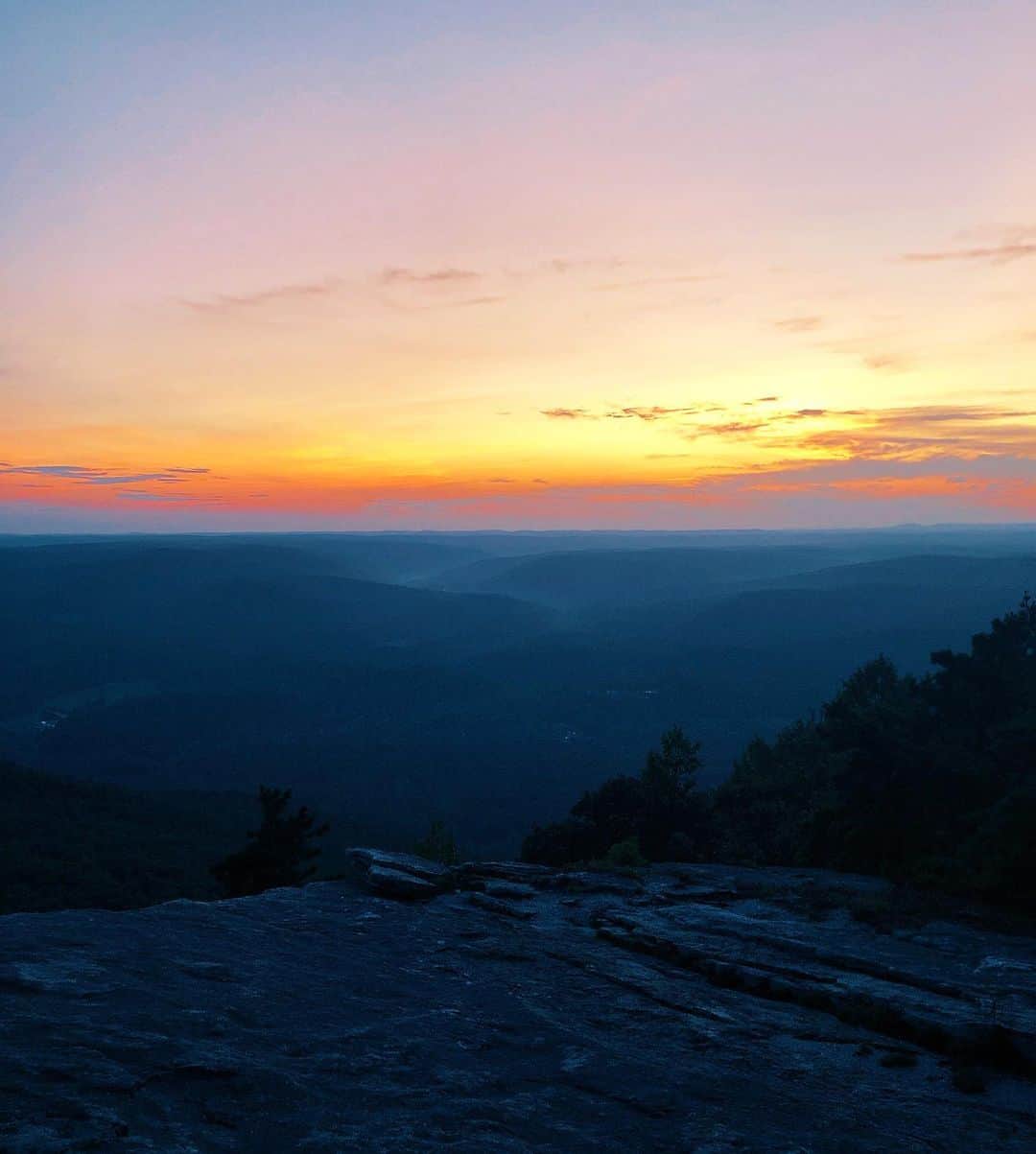 Grace Bonneyのインスタグラム：「Yep, this will do. What a wonderful way to end the day. 🌄」
