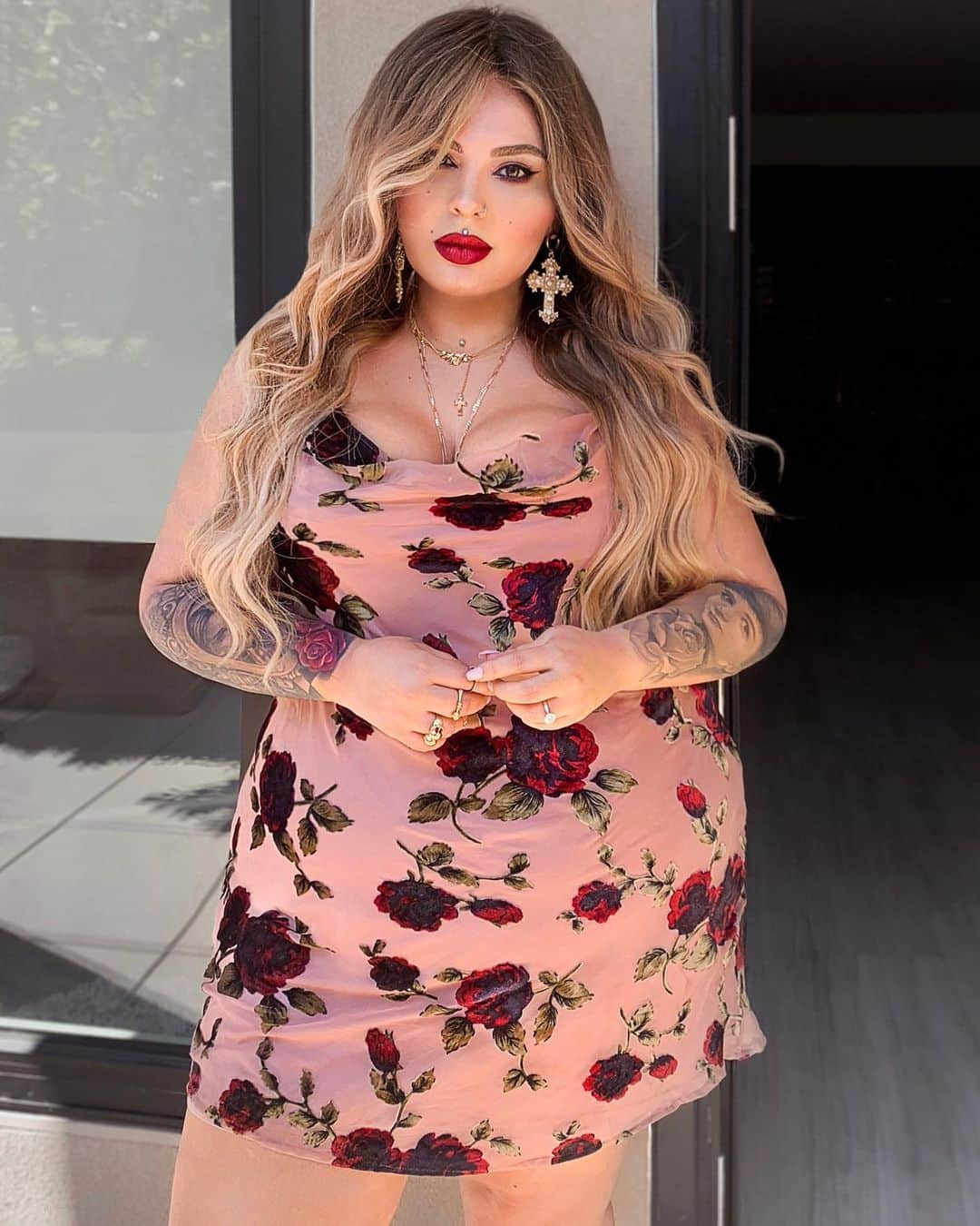 ヤスミナ・ダニエルさんのインスタグラム写真 - (ヤスミナ・ダニエルInstagram)「Dress @fashionnovacurve 🥀 Feeling Romantic in this print 😍 #fashionnovacurve #ad」8月22日 11時09分 - missjazminad