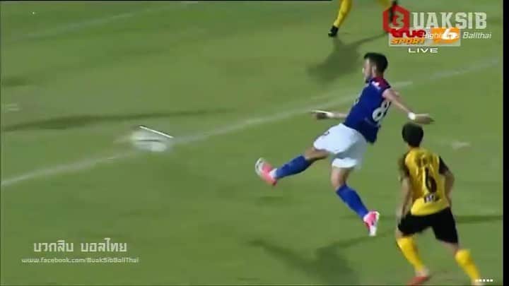 ヴィンセント・ケインのインスタグラム：「12th goal in the league.. Thank u brate @urosstojanov 🙏 #goal #12 #customsutd #khonkaenfc #vincent #kv88」