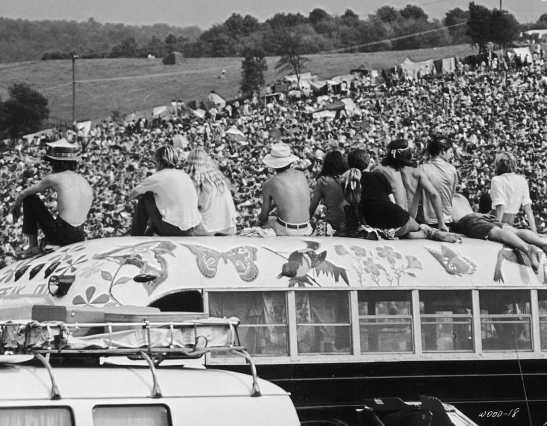 The GRAMMYsさんのインスタグラム写真 - (The GRAMMYsInstagram)「In August of '69, hundreds of thousands of people took over the small town of Bethel, #NY to hear the sounds and inspirational words from their favorite artists, including #JimiHendrix, Sly and the Family Stone, #JanisJoplin, and the #GratefulDead. Longtime music journalist, then an 18-year-old music fan, @mikegreenblatt was there.  In his brand-new book, ‘#Woodstock 50th Anniversary: Back to Yasgur's Farm,’ out in honor of the fest's 50th anniversary, Greenblatt features his own firsthand account, as well as a collection of submitted stories from both artists and attendees to recreate the experience that transpired a half-century ago—one that original promoter Michael Lang hasn't been able to truly replicate since. View our story to learn more about what it was really like to be at Woodstock and how we can apply the fest's activist mindset today.」8月22日 11時39分 - recordingacademy