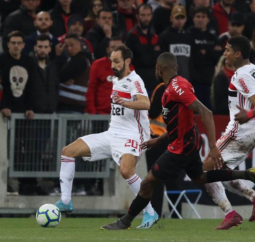 São Paulo FCさんのインスタグラム写真 - (São Paulo FCInstagram)「Imagens de uma vitória gigante! #VamosSãoPaulo 🇾🇪 ⠀⠀⠀⠀⠀⠀⠀⠀⠀ 📸 Rubens Chiri / saopaulofc.net」8月22日 11時47分 - saopaulofc