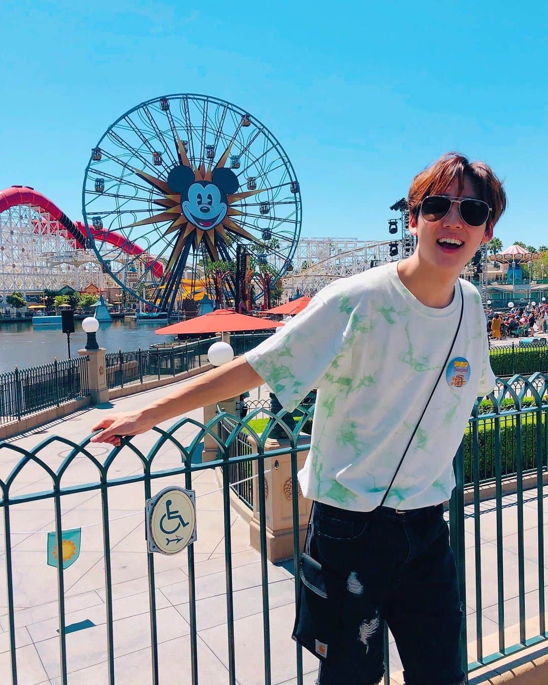 ケビン さんのインスタグラム写真 - (ケビン Instagram)「HAPPIEST PLACE ON EARTH🏰 #Disneyland #CaliforniaAdventure」8月22日 11時50分 - kevinwoo_official