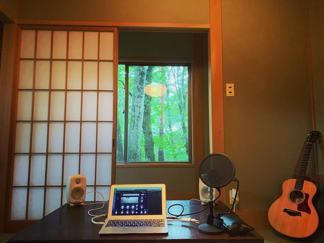 Rie fuさんのインスタグラム写真 - (Rie fuInstagram)「New studio🌲東京の暑さと喧騒から離れて、森の中の山荘へ。昔祖父が夏に来ていた家で、築50年近く経っているけどしっかりした造り。今週はひたすら大掃除。家が息を吹き返した。#home #studio #japan #countryside」8月22日 21時12分 - riefuofficial