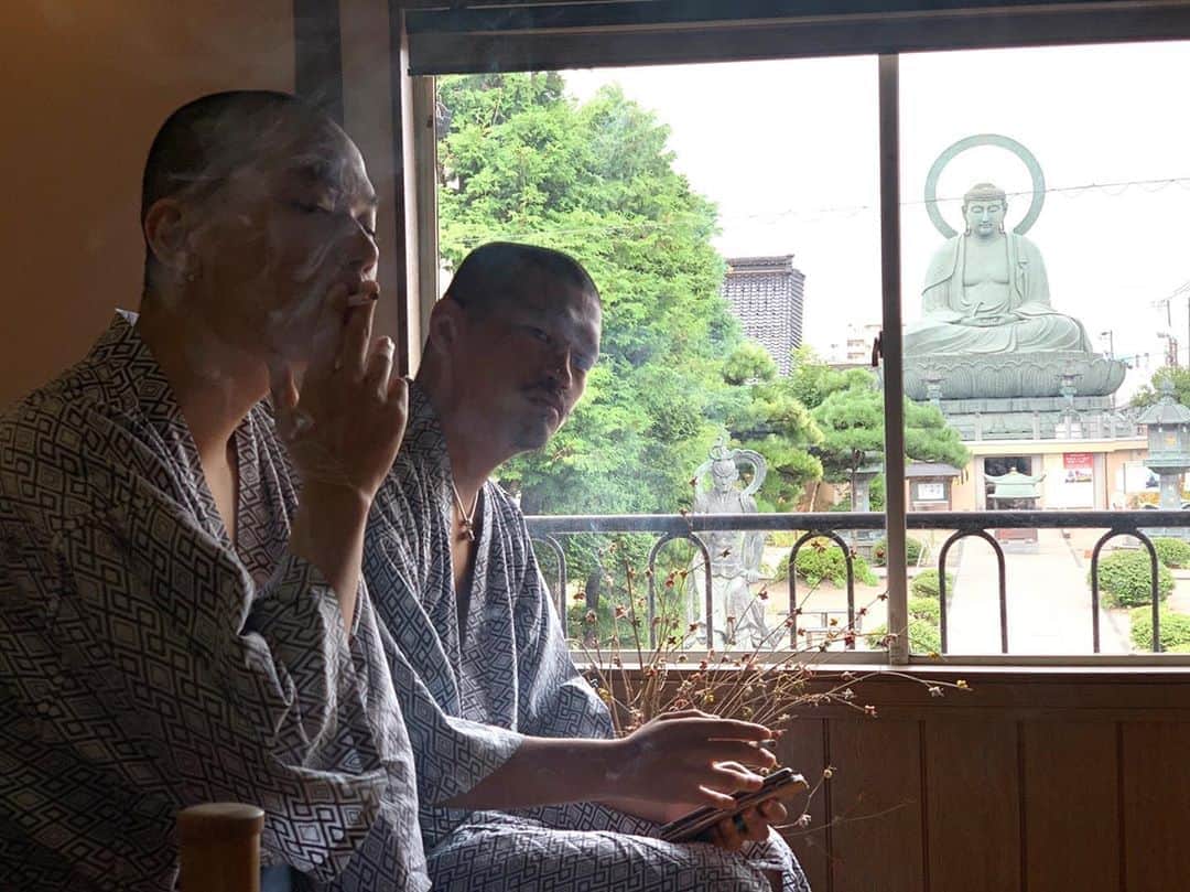 相馬トランジスタのインスタグラム：「👨‍🦲✖️👘✖️🚬✖️🦱＝🇯🇵」