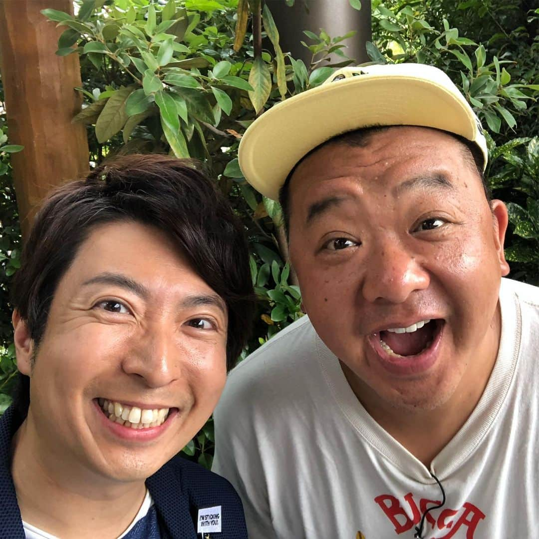 有村昆さんのインスタグラム写真 - (有村昆Instagram)「大阪 #USJ にて、 #TKO さんと #田中めぐみ ちゃんとロケ‼️ 炎天下の中楽しかったー！  #プリティウーマン や #ゴッドファーザー に登場するお店巡り。 #映画 ネタを交えてパークをご案内。  オンエア見てね😊😊 #フライングダイナソー で衝撃の顔になったんすけど。。」8月22日 21時18分 - kon_arimura