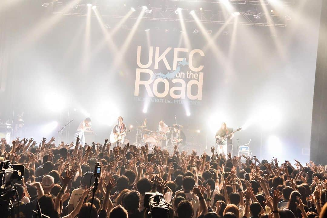 BIGMAMAさんのインスタグラム写真 - (BIGMAMAInstagram)「#UKFC on the Road 2019  このイベントだからこそできる特別なライブ。 お越しいただき&配信ご覧いただき誠にありがとうございました。  #No9 #MUTOPIA #最後の一口 #ダイヤモンドリング #ファビュラフィビュラ(w/Kuboty) #CPX(w/Kuboty、Shun) #荒狂曲シンセカイ(w/Kuboty)  #UKFC2019 #BIGMAMA #TOTALFAT @ukfcontheroad @totalfat_kuboty @totalfat.shun  Photo by @azusatakada_photographer」8月22日 21時27分 - bigmama_jp