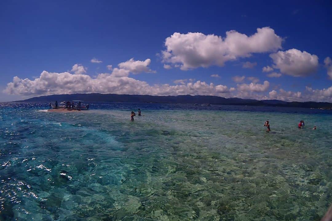 宮良忍（SHINOBU）さんのインスタグラム写真 - (宮良忍（SHINOBU）Instagram)「今日も地球は、青かった。 青いと、目が楽で助かる🏖  #今日も地球は青かった #小浜島」8月22日 21時38分 - shinobu_miyara