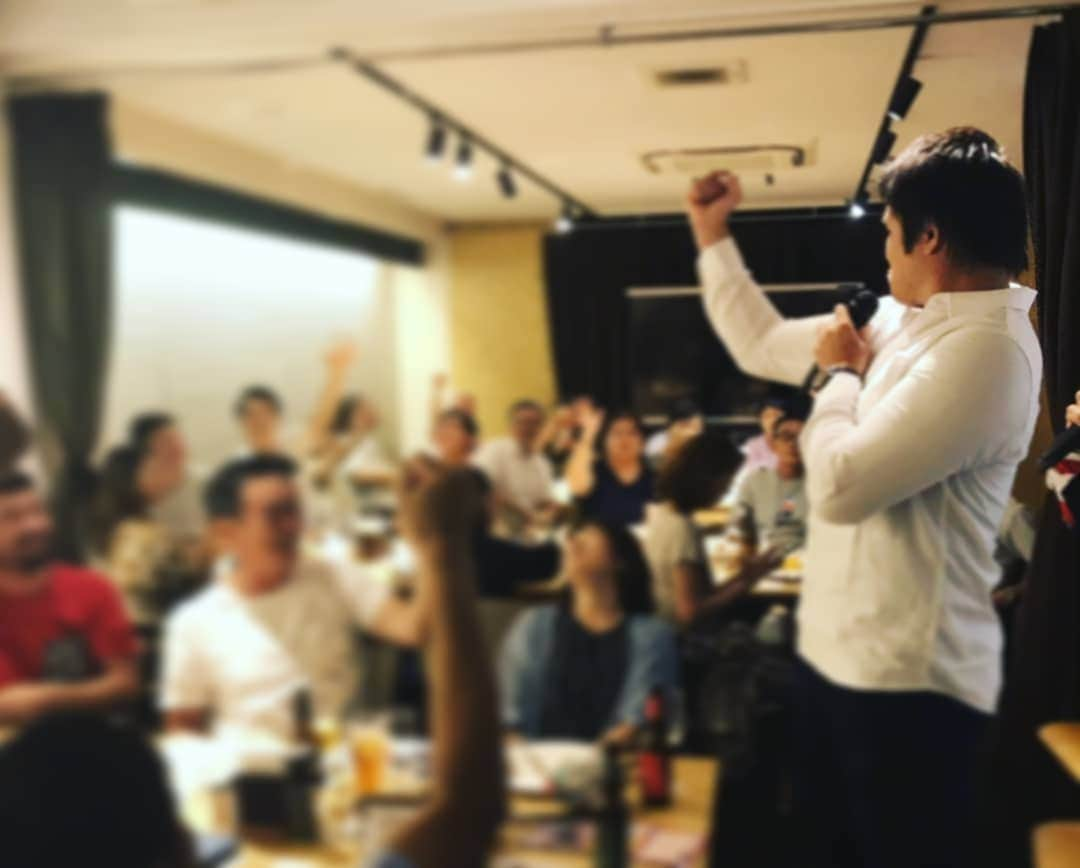 真壁伸弥さんのインスタグラム写真 - (真壁伸弥Instagram)「大阪で村上さんで MANUKAでリポで 懇親会。感謝。  松竹のウイスキーフレンド きのせさんもご来店。  詳しくはブログにて ありがとうございました。 #rugbyjp #rugby #whiskylover #さんぽ  http://makasampo.com/2019/08/oosaka-manuka-night-rugby/」8月22日 21時46分 - makaberian5