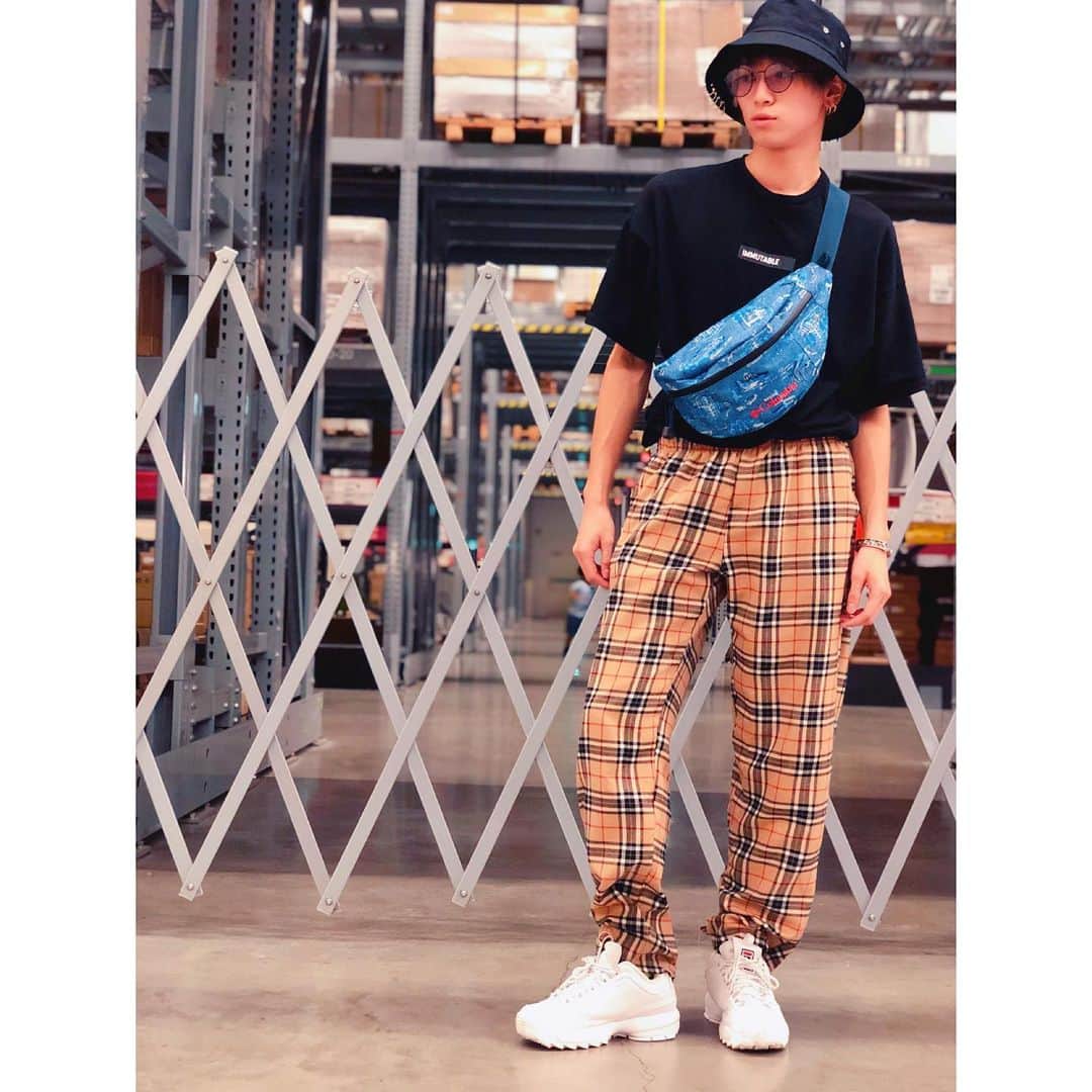 岡田鷹斗さんのインスタグラム写真 - (岡田鷹斗Instagram)「IKEA de off shot...📸👦 ・ ・ ・ 撮影者→okadayukari(mother🤱) ・ ・ ・ 久しぶりに親子でめちゃくちゃ色んな話したり、僕がお母さんを車に載せて高速乗るのも なんだか新鮮でした。  #IKEA  #homecenter  #japan #fashion  #men #mother #holiday #drive  #fira #supreme #NEVAGIVEUP  #岡田鷹斗」8月22日 21時42分 - okada_takato