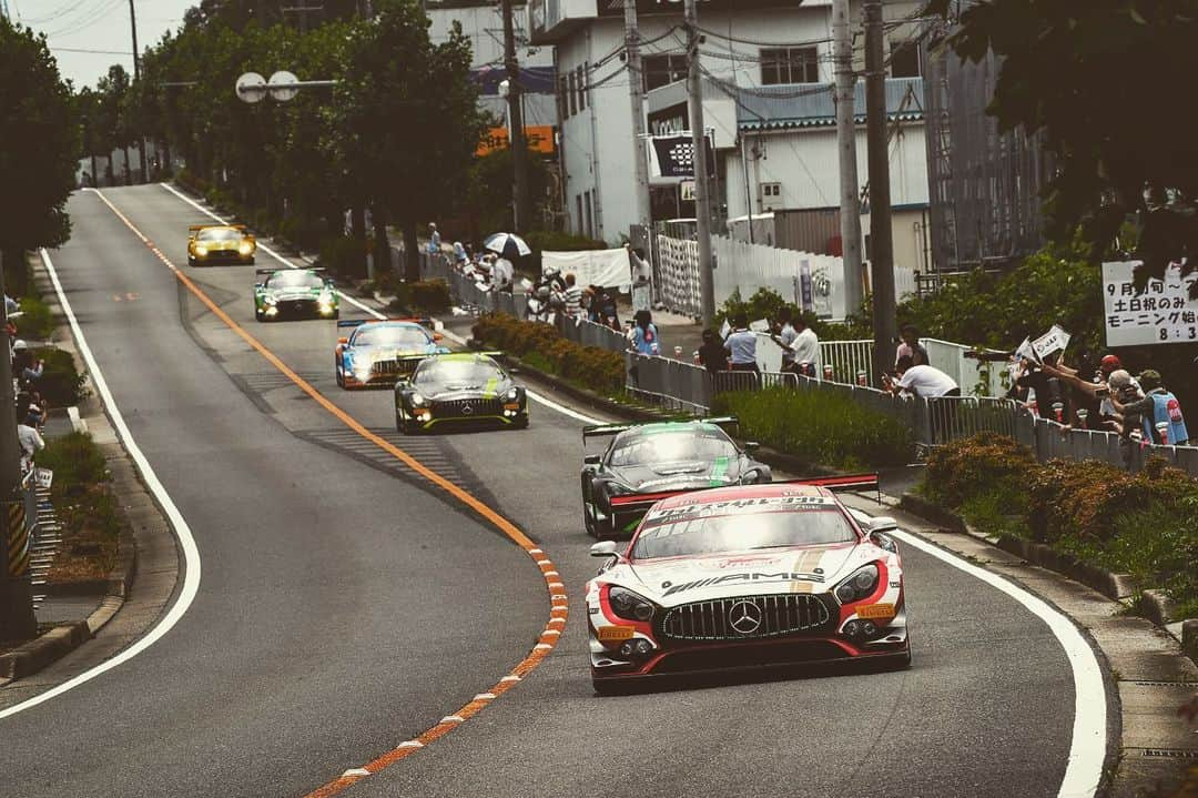 小林可夢偉さんのインスタグラム写真 - (小林可夢偉Instagram)「Beginning to start Suzuka 10H race. Always good to be back with @goodsmileracing and this epic car. Let’s get big prize money 💴 😉 鈴鹿10時間耐久が始まります。 GSRの仲間と一緒走れる瞬間を楽しみにしてたので今回こそは大量の賞金獲得に向けて頑張ろう👍」8月22日 21時55分 - kamuikobayashi