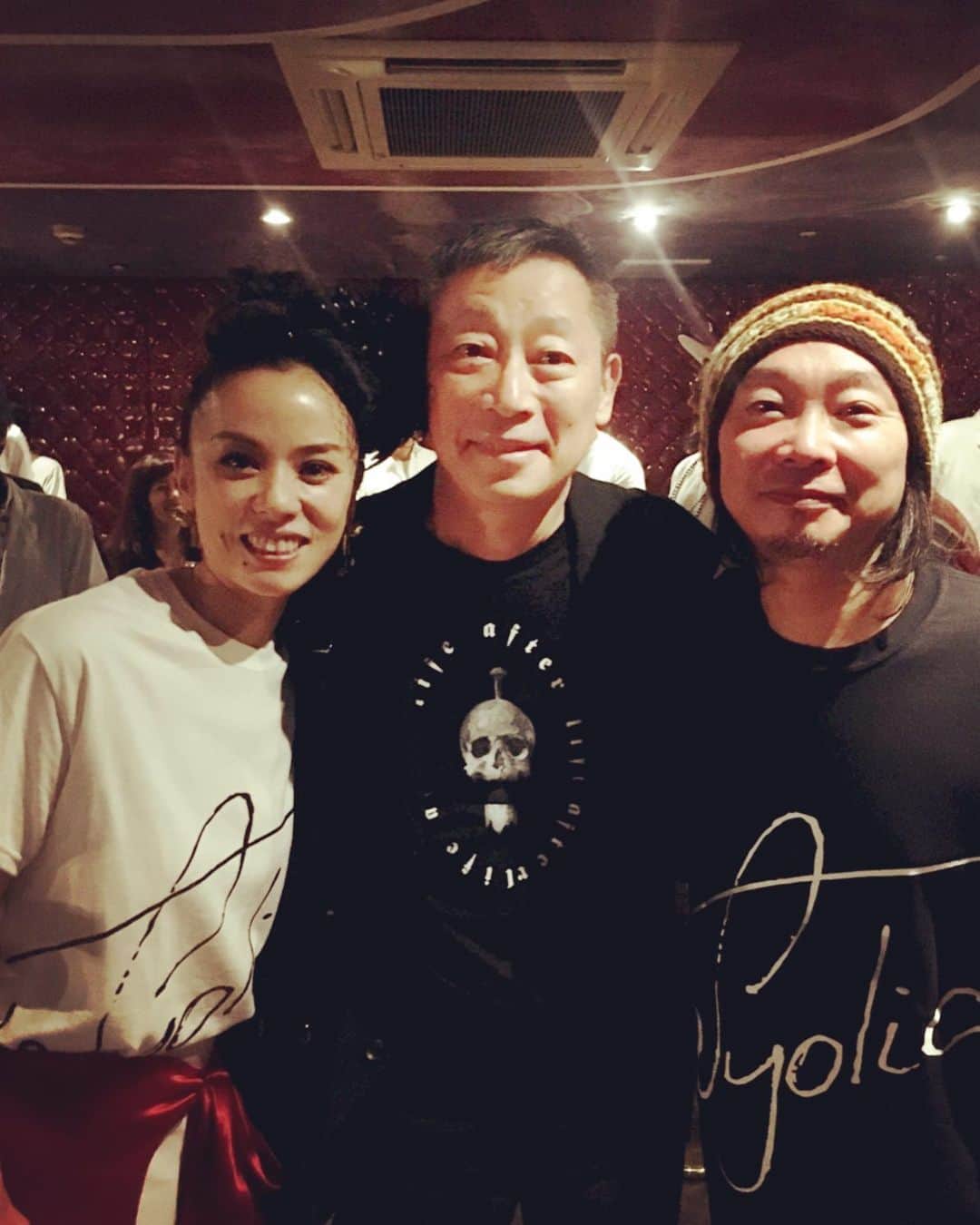 azumiのインスタグラム：「大好きな森雪之丞さんがライブに来てくださった。2005年森雪之丞さん作詩、岸谷五朗さん演出のポエティック・エンターテイメント『POEMIX II』に出演させていただいたご縁からのお付き合い。ターニングポイントとなった舞台での経験は私にいくつも新しい扉を開く勇気を与えてくれました。本当に恩人の雪さん大好き。 #森雪之丞 #poemix #wyolica #ワイヨリカ」