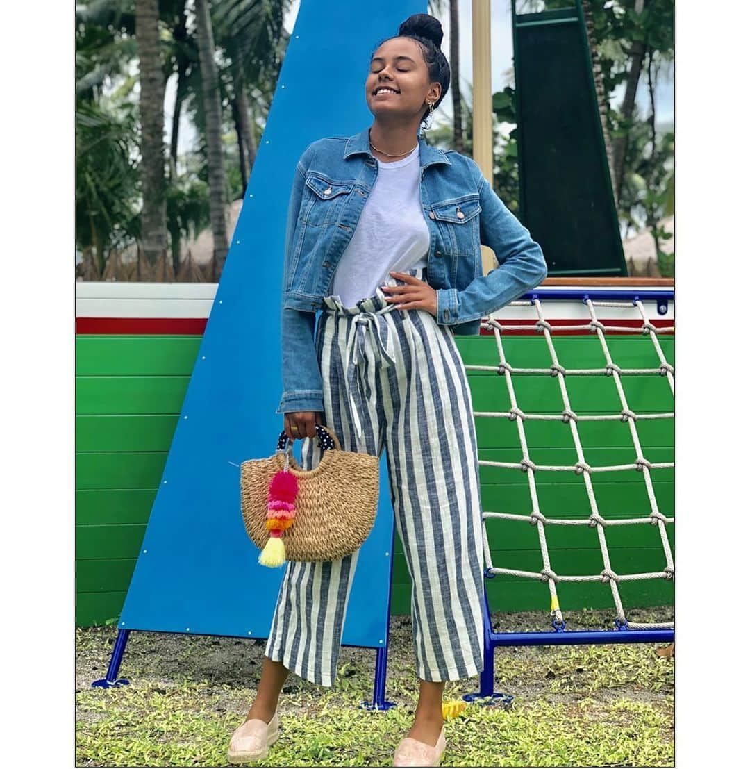 レイチェルロイさんのインスタグラム写真 - (レイチェルロイInstagram)「Day Dreaming Day Wear 💭 🌴@ava_dash in the Kerrie Jean Jacket & PaperBag Pant. More denim duos on our story #RachelRoy #AvaDash #MaldivesIslands #IntercontinentalMaldives #intercontinentallife」8月22日 21時49分 - rachel_roy