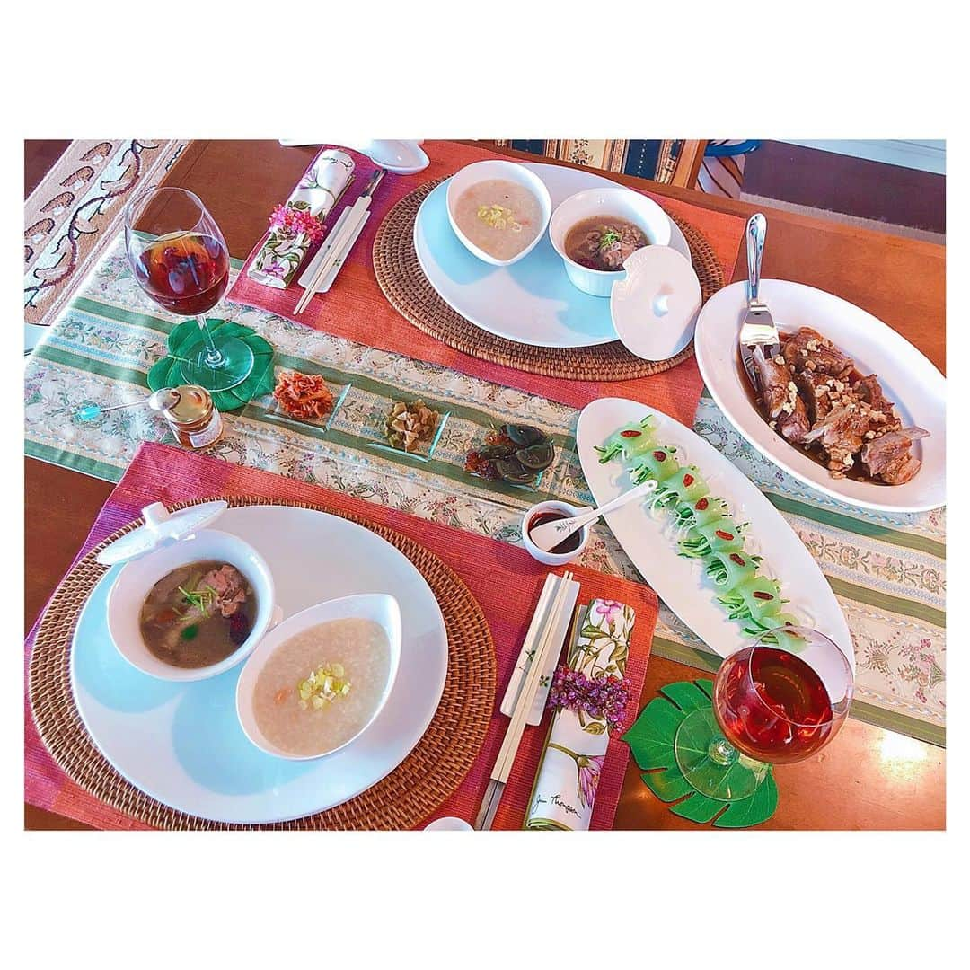 色紙千尋さんのインスタグラム写真 - (色紙千尋Instagram)「今日のお料理教室🍴体に優しい栄養たっぷりの料理でした☺️ #薬膳スープ #香港がゆ #黒酢のさっぱりスペアリブ #刺身こんにゃく #コチジャンソース #料理教室 #料理 #cooking」8月22日 22時15分 - shikishi_chihiro