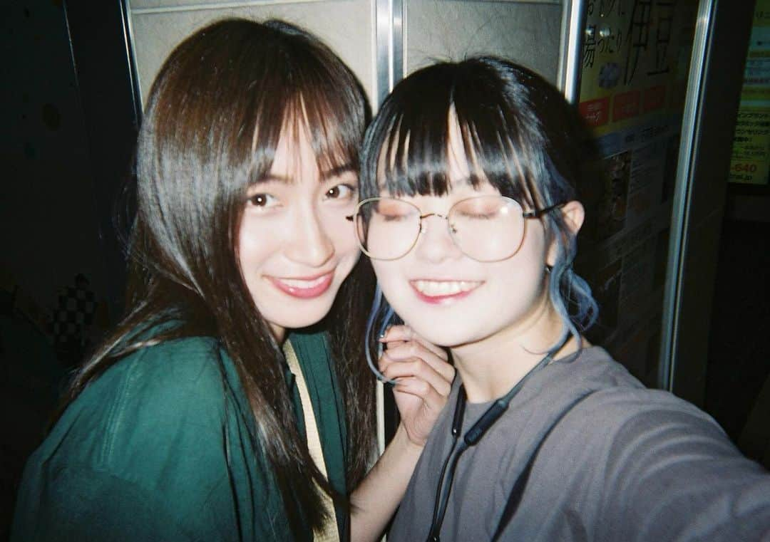 鈴木えりかさんのインスタグラム写真 - (鈴木えりかInstagram)「. あいらぶゆーが 止まらないっ、🥴❤️ . . . . #写ルンです #film #today」8月22日 22時16分 - eripuu0713