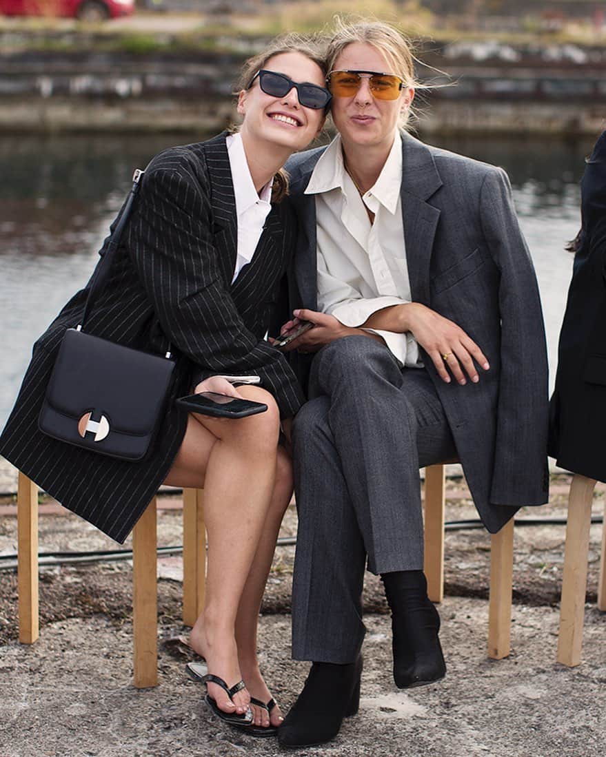 スコット・シューマンのインスタグラム：「Well tailored ladies, Copenhagen」
