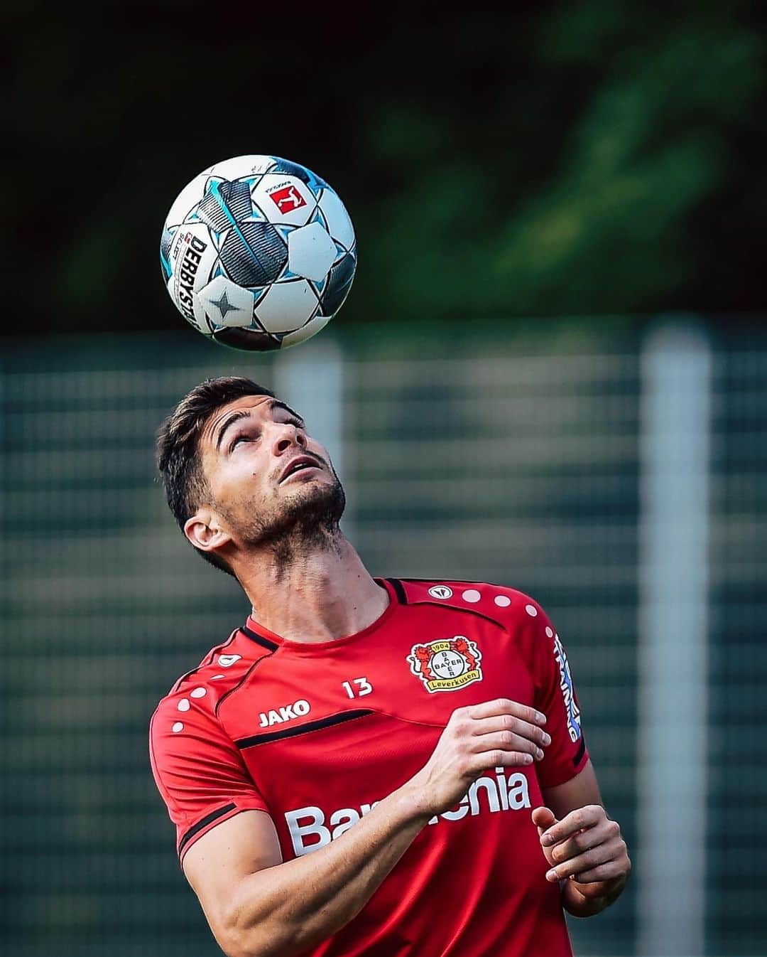 バイエル・レバークーゼンさんのインスタグラム写真 - (バイエル・レバークーゼンInstagram)「In full control @lucasalario 😁👏 #Bayer04 #Werkself」8月22日 22時25分 - bayer04fussball