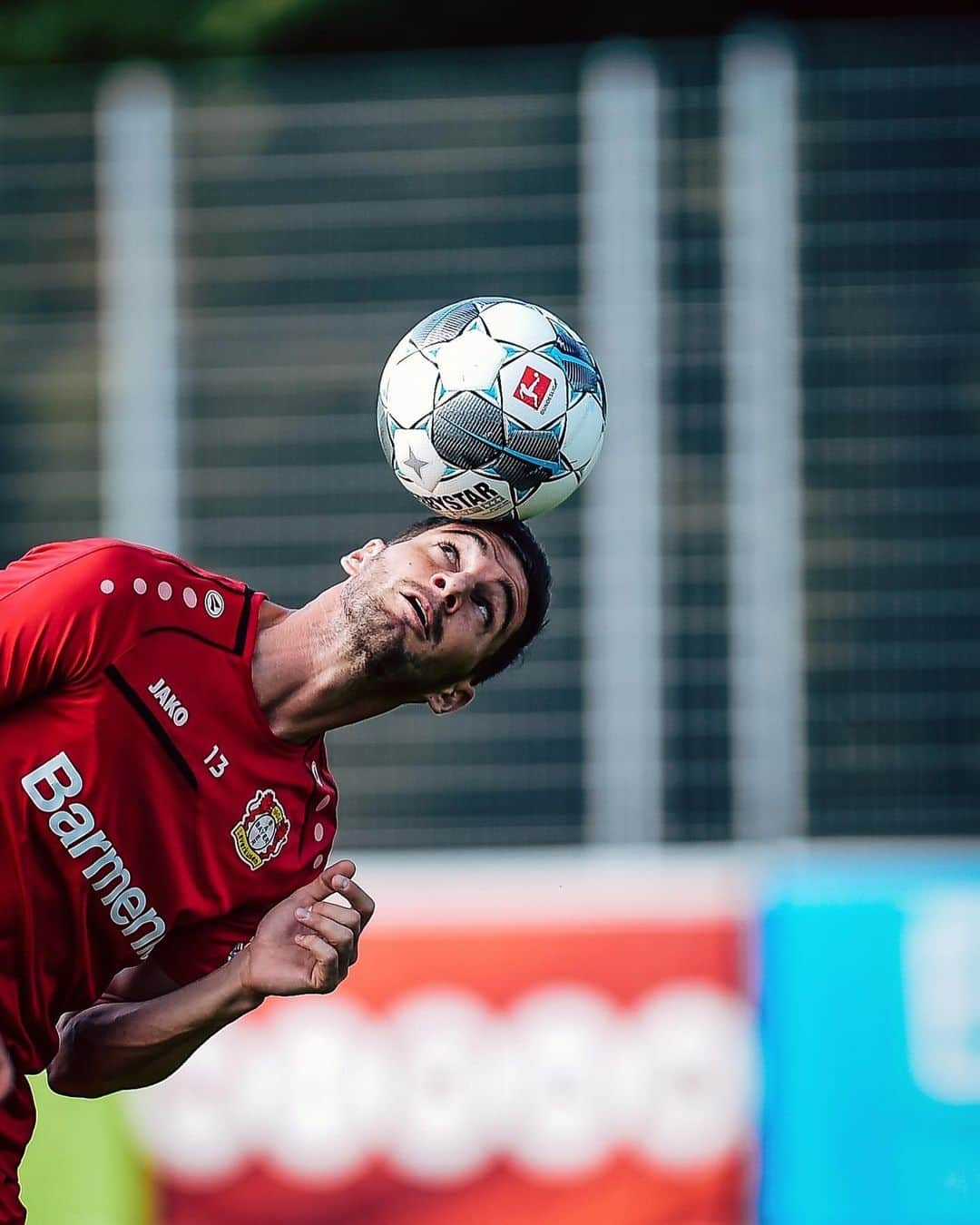 バイエル・レバークーゼンさんのインスタグラム写真 - (バイエル・レバークーゼンInstagram)「In full control @lucasalario 😁👏 #Bayer04 #Werkself」8月22日 22時25分 - bayer04fussball