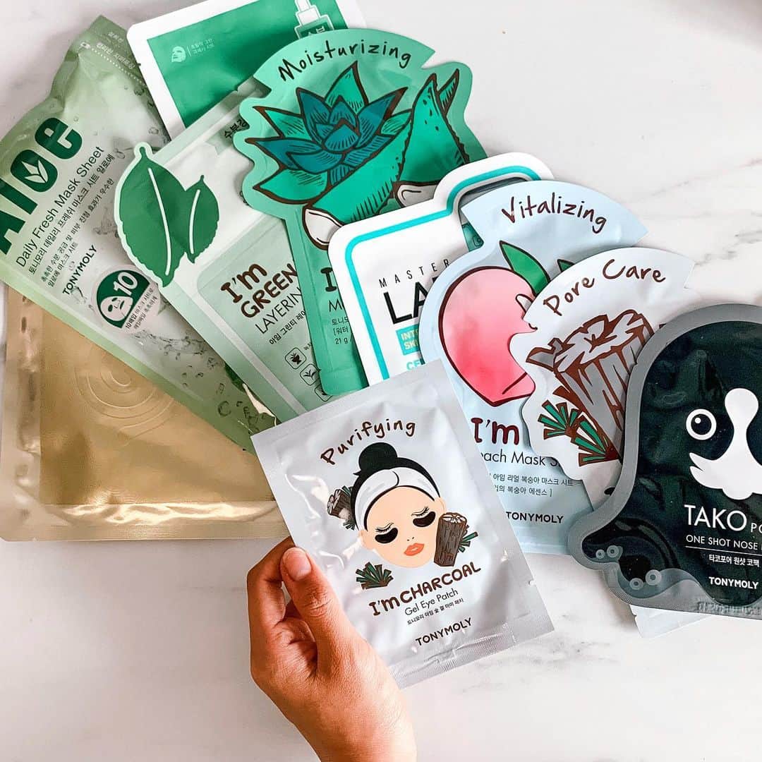 TONYMOLY USA Officialさんのインスタグラム写真 - (TONYMOLY USA OfficialInstagram)「Every month, we hand pick our favorites to curate a special set, so you can try the very best of TONYMOLY without having to break the bank! This month its the ultimate mask edition! Quantities are limited so make sure to grab yours while you still can! — Set includes: 💚Daily Fresh Aloe: A portable package of 10 sheet masks  that allows easy skincare anytime and any place! 💚Intense Care Snail Gold 24k Hydrogel Mask: Luxe combination of 24K Gold, Snail Mucus and Ginseng boosts skin’s vitality and restores skin’s elasticity for hydrated and nourished skin. 💚 Dr.Logy Sensitive Sheet Mask: Chamomile, Lavender Extracts & our 8 Herb complex calms & soothes sensitive! 💚I'm Aloe Sheet Mask: Replenish your skin with our bestselling sheet mask soaked in essence infused with Aloe Extract to soothe and hydrate. 💚I'm Green Tea Layering Sheet Mask: Customize your sheet mask by applying Green Tea Leaves where you need extra care. Formulated with 90% Green Tea Water to soothe and hydrate skin for a healthier complexion. 💚Vital Vita 12 Calming Sheet Mask: Infused with Vitamin B5, Madecasoside and Aloe Vera Extract to soothe irritated and red skin. 💚Master Lab Centella Asiatica Sheet Mask: Protects, strengthens and soothes skin with Centella! An ultra thin skin-fitting material that comfortably clings to face for effective delivery of the concentrated serum. 💚I'm Peach Sheet Mask: Infused with natural Peach Extract to revive dull skin for a healthy glowy complexion. 💚I'm Charcoal Sheet Mask: Soaked in essence infused with Charcoal Extract to draw out and repel toxins and skin impurities. 💚Tako Pore One Shot Nose Pack: A powerful suction sheet clings onto blackheads and excess sebum to extract skin impurities for a clear complexion. 💚I'm Charcoal Gel Eye Patch: Infused with Charcoal Essence to hydrate and purify the under eye area.  #xoxoTM #TONYMOLYnMe」8月22日 22時28分 - tonymoly.us_official