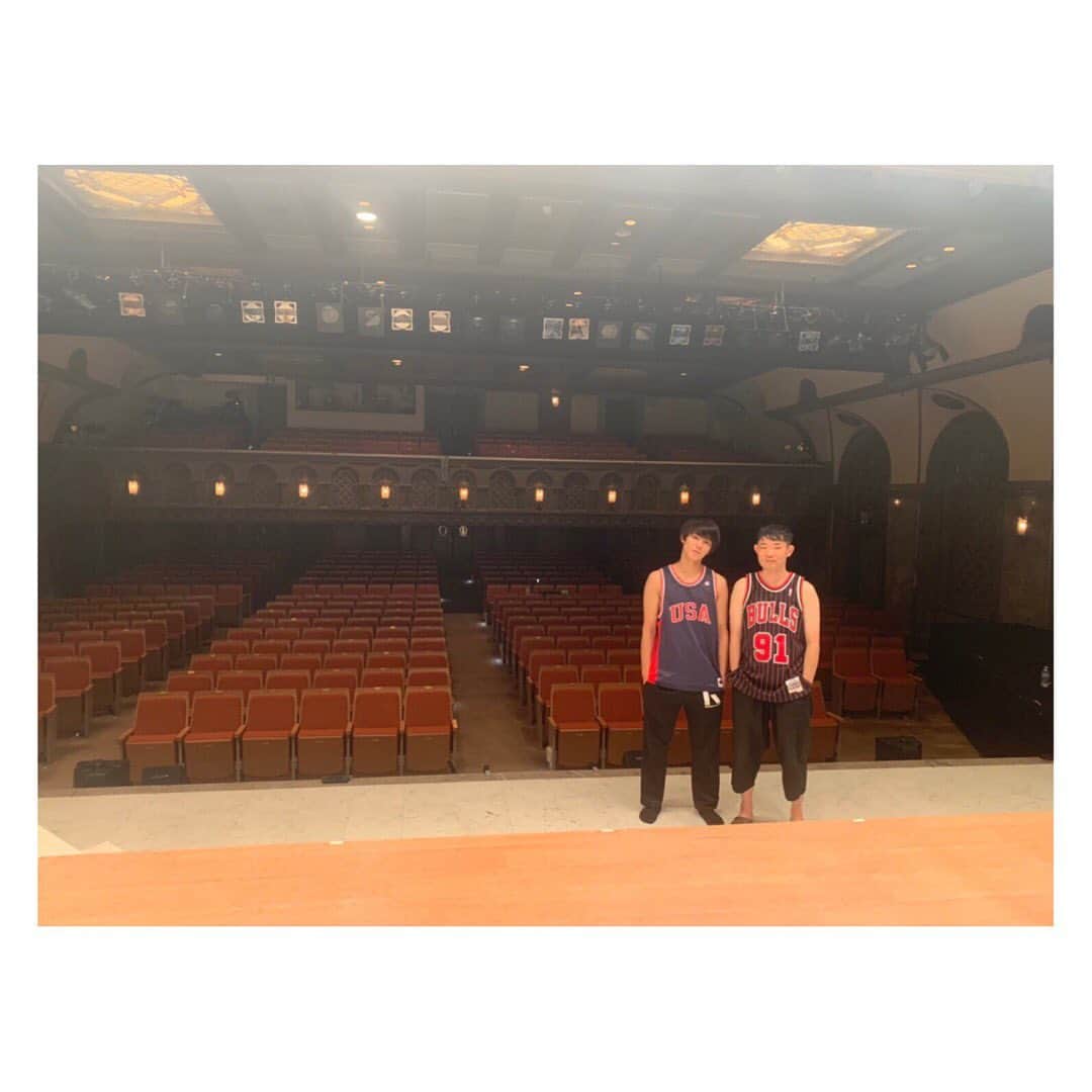 猪野広樹さんのインスタグラム写真 - (猪野広樹Instagram)「2公演目終了。 成富百貨店お越しくださりありがとうございました。  今野さんとかぶった笑  そして、ヒロアカで共演したまりのが来てくれました。ありがとう！」8月22日 22時37分 - hiroki_ino