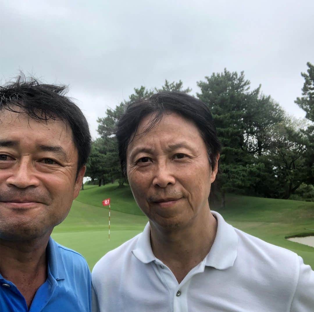 横田真一のインスタグラム：「順天堂大学大学院時代のボスとのラウンド #小林弘幸 先生 #なぜこれは健康にいいのか 試合でやれよシリーズ 横浜カントリークラブ西コース -9 もちろんフロントティ😂 秋の後半戦推薦いくばかりか頂けそうなので張り切りだした 河口湖で練習した成果出とる ガラガラでスルーでツーサムでワンラウンド2時間半で終了⛳️🏌️‍♂️🏌️‍♂️」