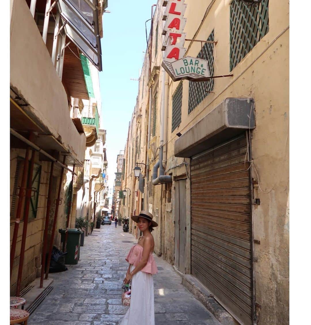 yuiさんのインスタグラム写真 - (yuiInstagram)「paris経由で地中海の小さな島 マルタ島🇲🇹迄きました(^ ^) . マルタの首都、バァレッタを散策してきたよ。 めちゃくちゃ可愛かったー🥺🥺💕 . のんびりしていて、物価も安くて、田舎で、なんかとっても好きー♥️♥️ . .  #yuitrip✈️ #ゆい旅#yuiinMalta」8月22日 14時08分 - yuiram