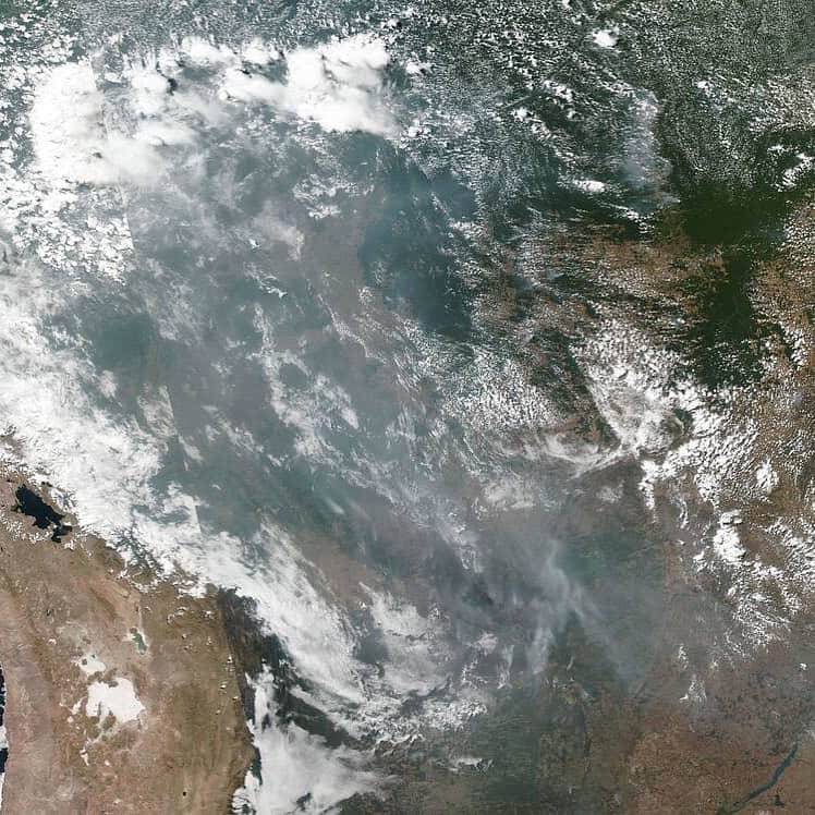 NBC Newsさんのインスタグラム写真 - (NBC NewsInstagram)「Smoke from wildfires in the #Amazon rainforest spreads across several Brazilian states in this image taken by a @nasa satellite. . The Amazon rainforest is burning at a record rate, researchers say, showing a more than 80% increase from last year. Click the link in our bio for more. . 📷 NASA Worldview, Earth Observing System Data and Information System (EOSDIS).」8月22日 14時15分 - nbcnews