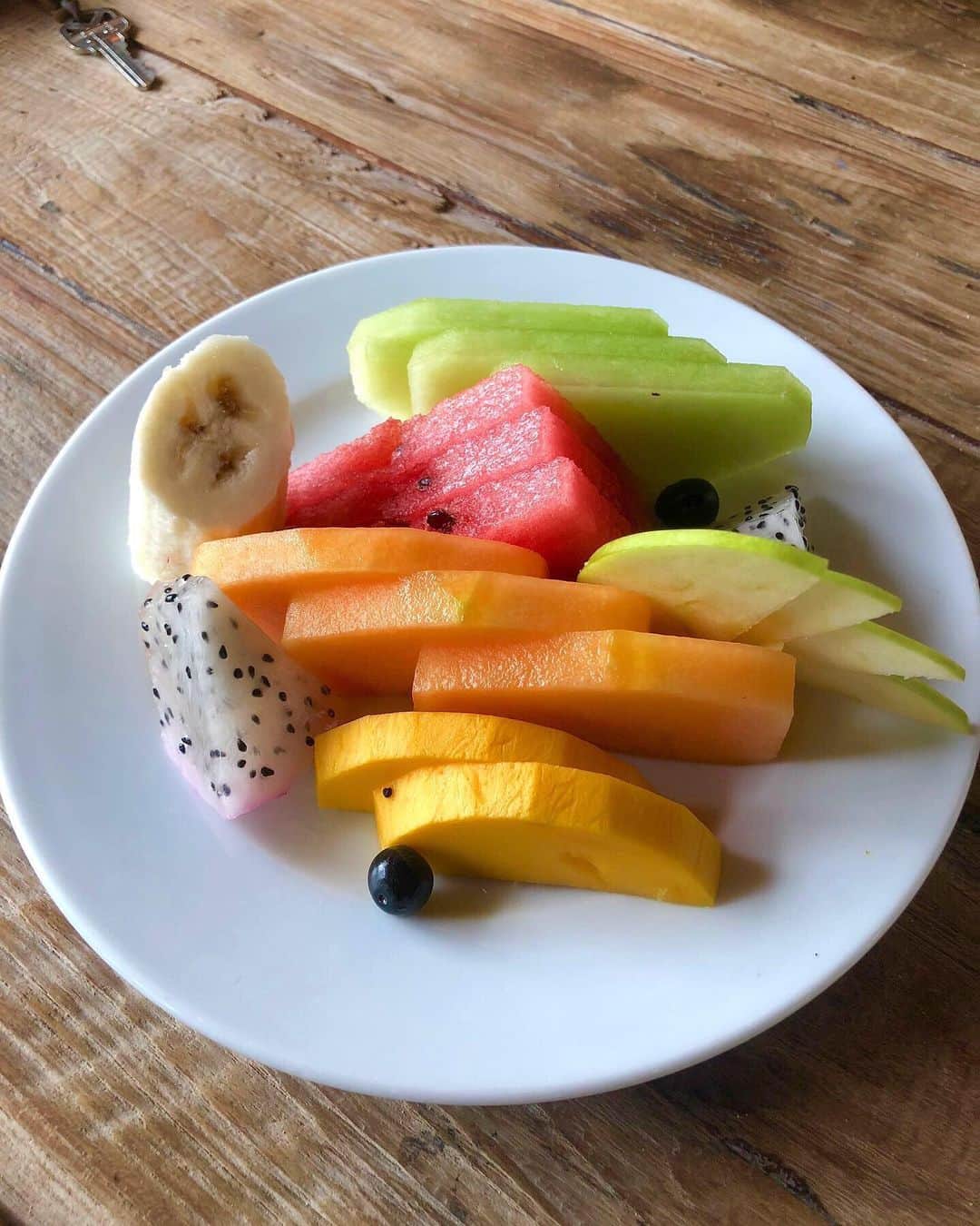 植野堀誠さんのインスタグラム写真 - (植野堀誠Instagram)「Colors 🍎🍌🥝🍍🍉 朝から大量のフルーツとヨーグルト、パン、ご飯まで食べてお腹パンパン。 #朝ごはん」8月22日 14時28分 - makotouenobori