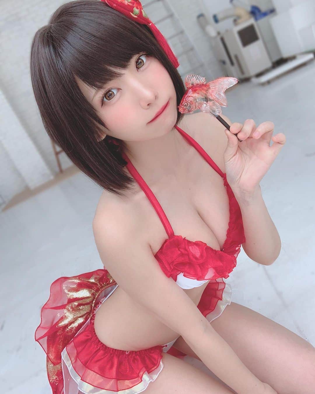 えなこさんのインスタグラム写真 - (えなこInstagram)「ヤンジャンで撮影した金魚ちゃん🐟❣️ #goldfish #cosplay #japanesegirl #bikinigirls」8月22日 14時50分 - enakorin