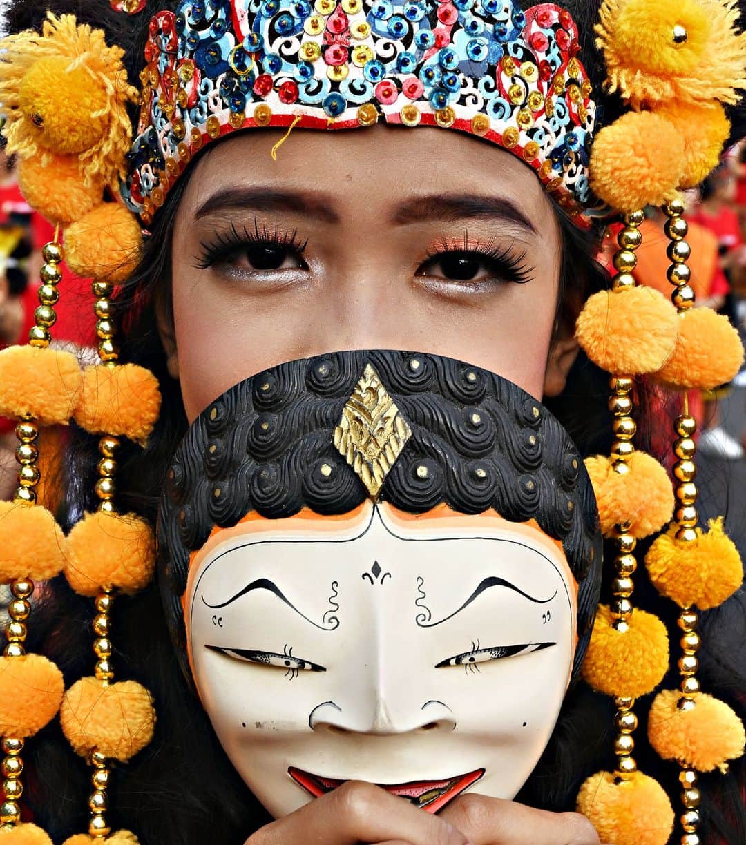 AFP通信さんのインスタグラム写真 - (AFP通信Instagram)「AFP Photo 📷 @berryadek - An Indonesian dancer holds a mask during a flashmob entitled "Tunjukkan Indonesiamu" or "Show your Indonesia" in Jakarta. August, 2019.」8月22日 15時24分 - afpphoto