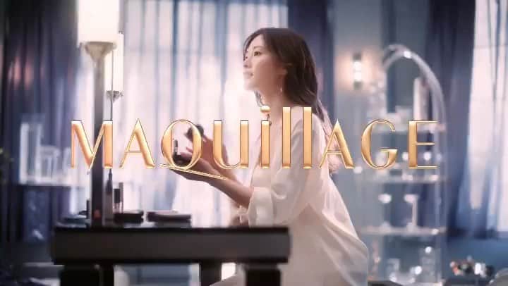 のインスタグラム：「新しいマキアージュCM。 白石麻衣さんのヘアを担当しました。  #マキアージュ#白石麻衣#まいやん#ファンデーション」