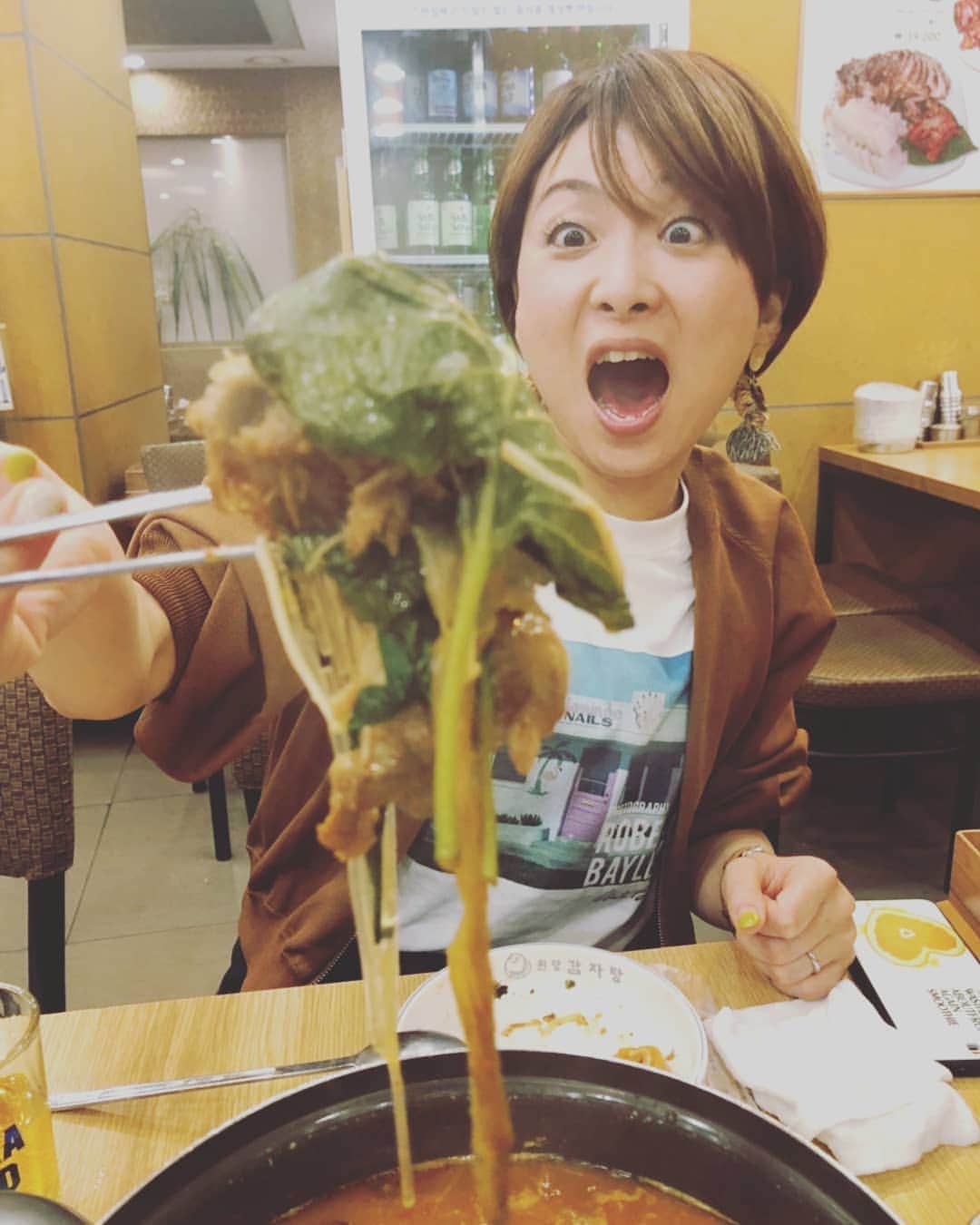 林智美 さんのインスタグラム写真 - (林智美 Instagram)「数年ぶりに、 近々新たにプロフィール写真を 撮ることになりました。  わりと時間がありません。 手っ取り早く、 簡単に痩せられる方法を教えてください。  #本文と写真の矛盾 #趣味と特技は #食べること #🍴」8月22日 15時28分 - h_tomomi_i